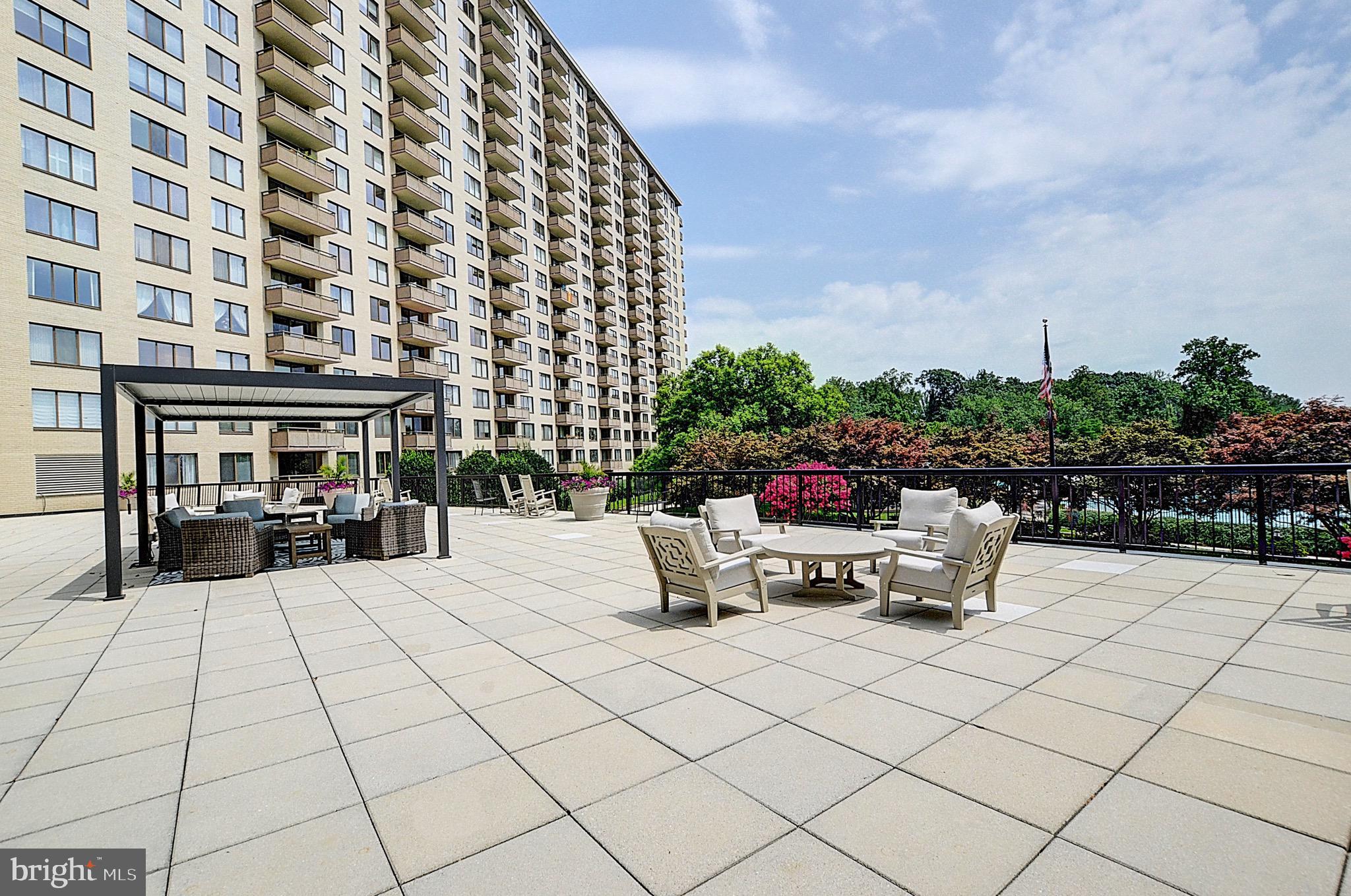 PROMENADE TOWERS - Residential