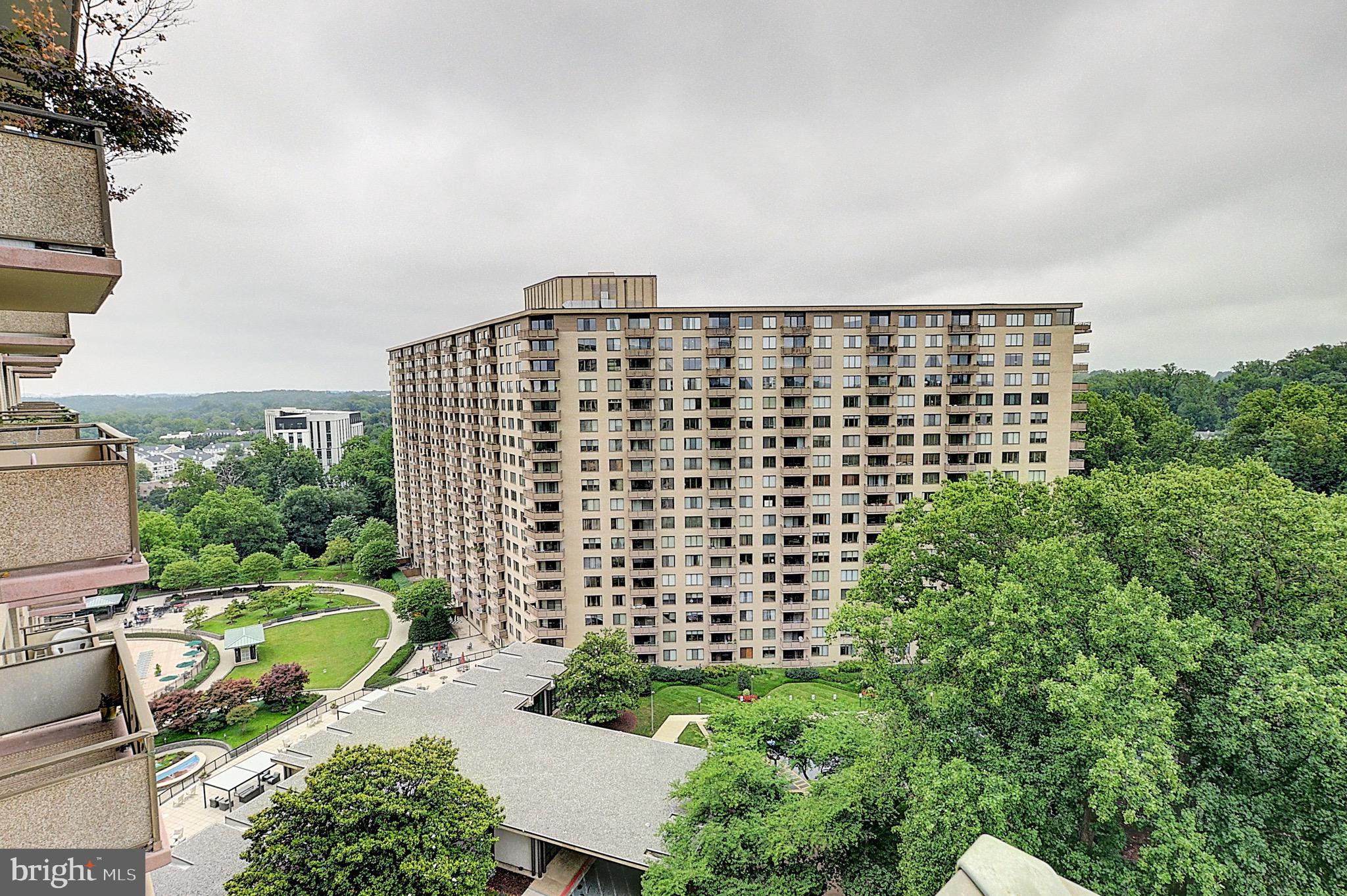 PROMENADE TOWERS - Residential