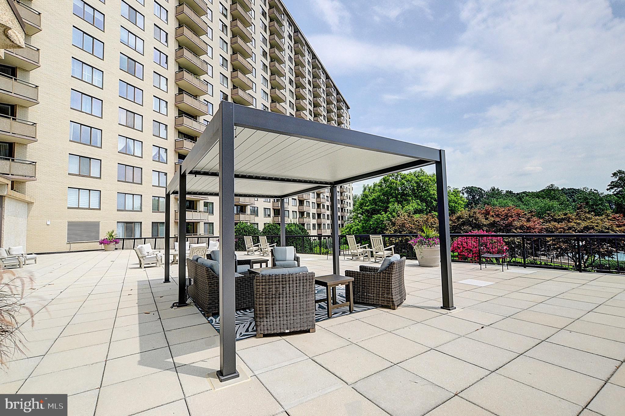 PROMENADE TOWERS - Residential