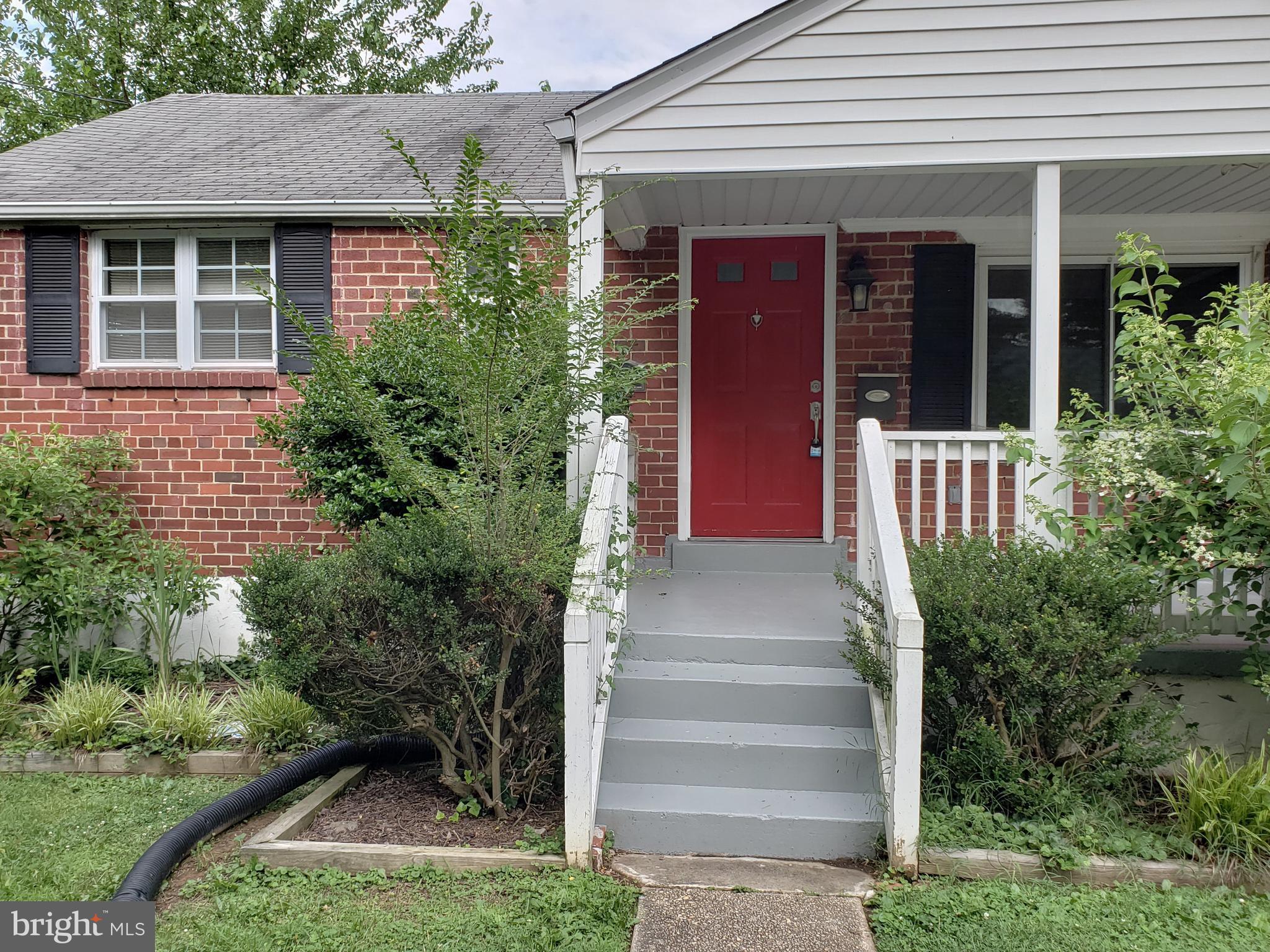 GREAT UPDATED SINGLE FAMILY HOME FEATURING HARDWOOD FLOORS, GRANITE COUNTER TOPS, UPDATED BATHROOMS, AND A FULL BASEMENT. PLEASE CONTACT LA FOR SHOWING INSTRUCTIONS. THANK YOU FOR SHOWING. CALL APPOINTMENT ONLY
