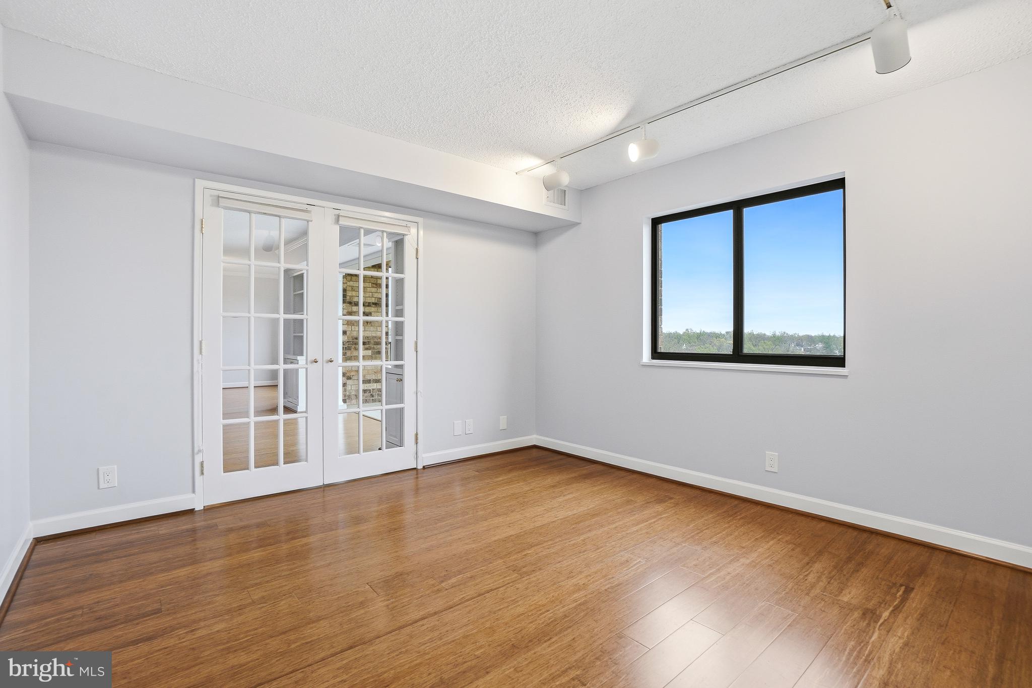 MONTEBELLO - Residential