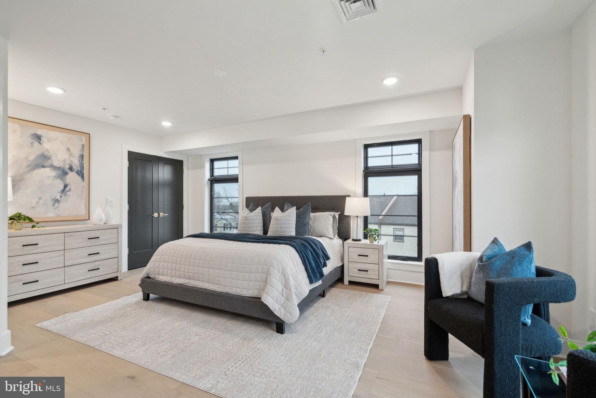 ROXBOROUGH - Residential