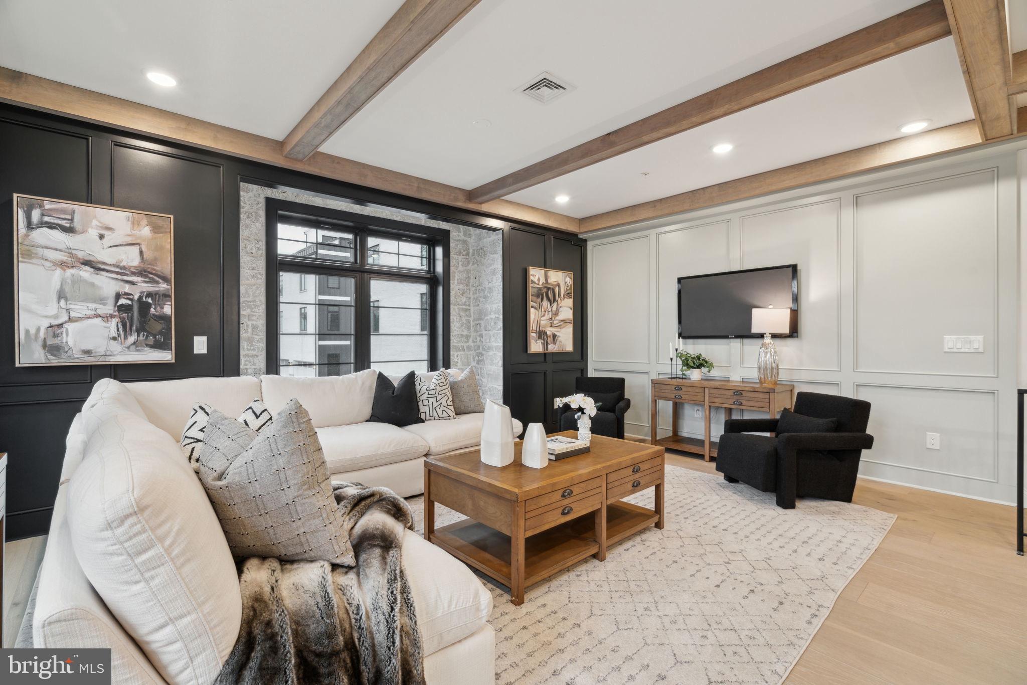 ROXBOROUGH - Residential
