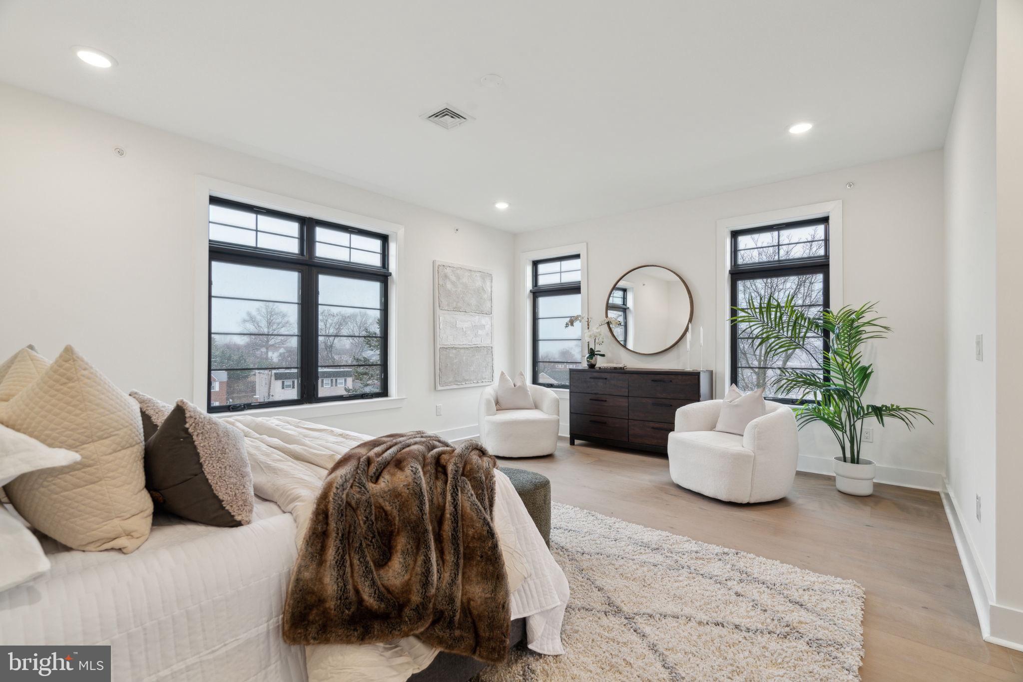 ROXBOROUGH - Residential