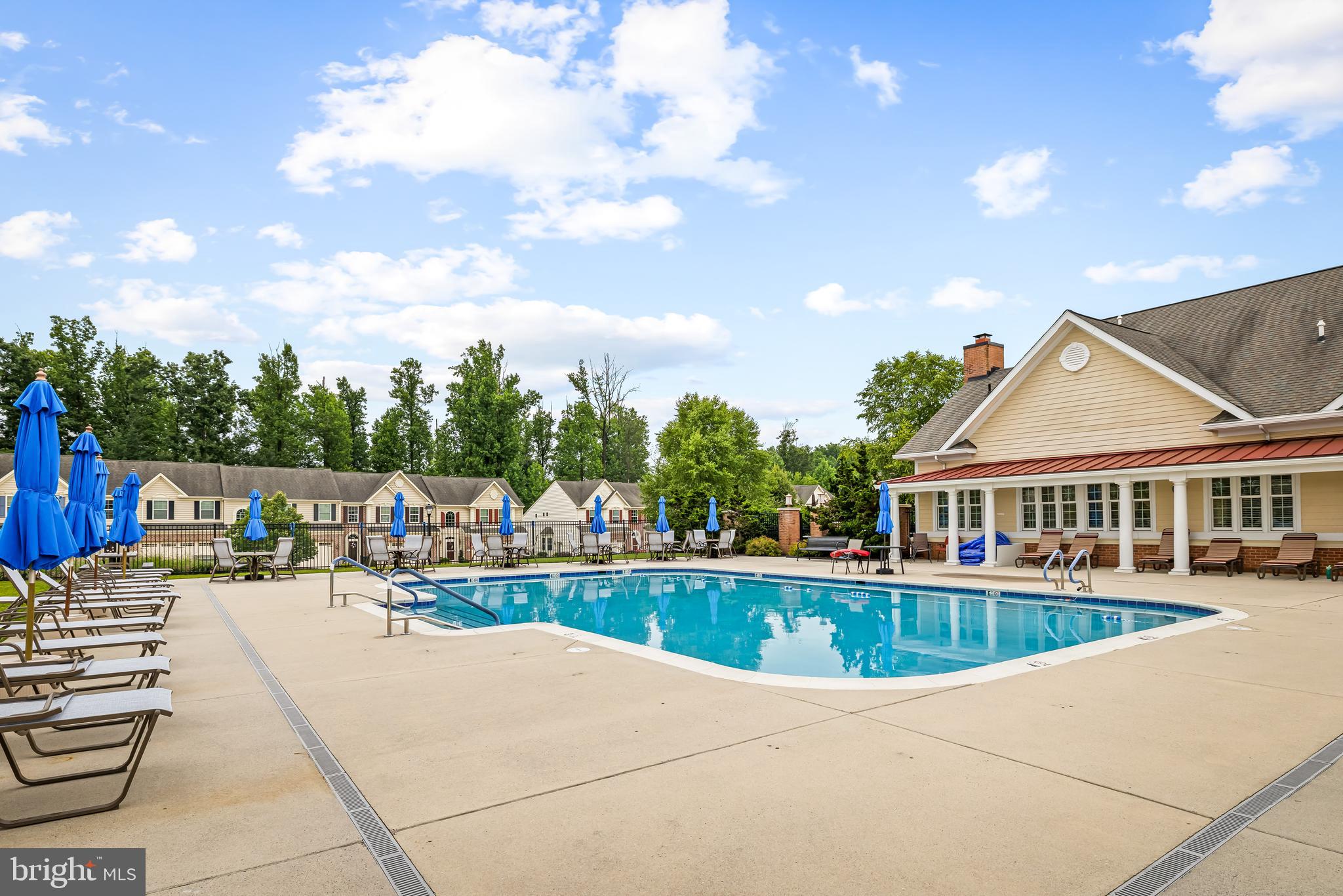 FALLSTON COMMONS - Residential