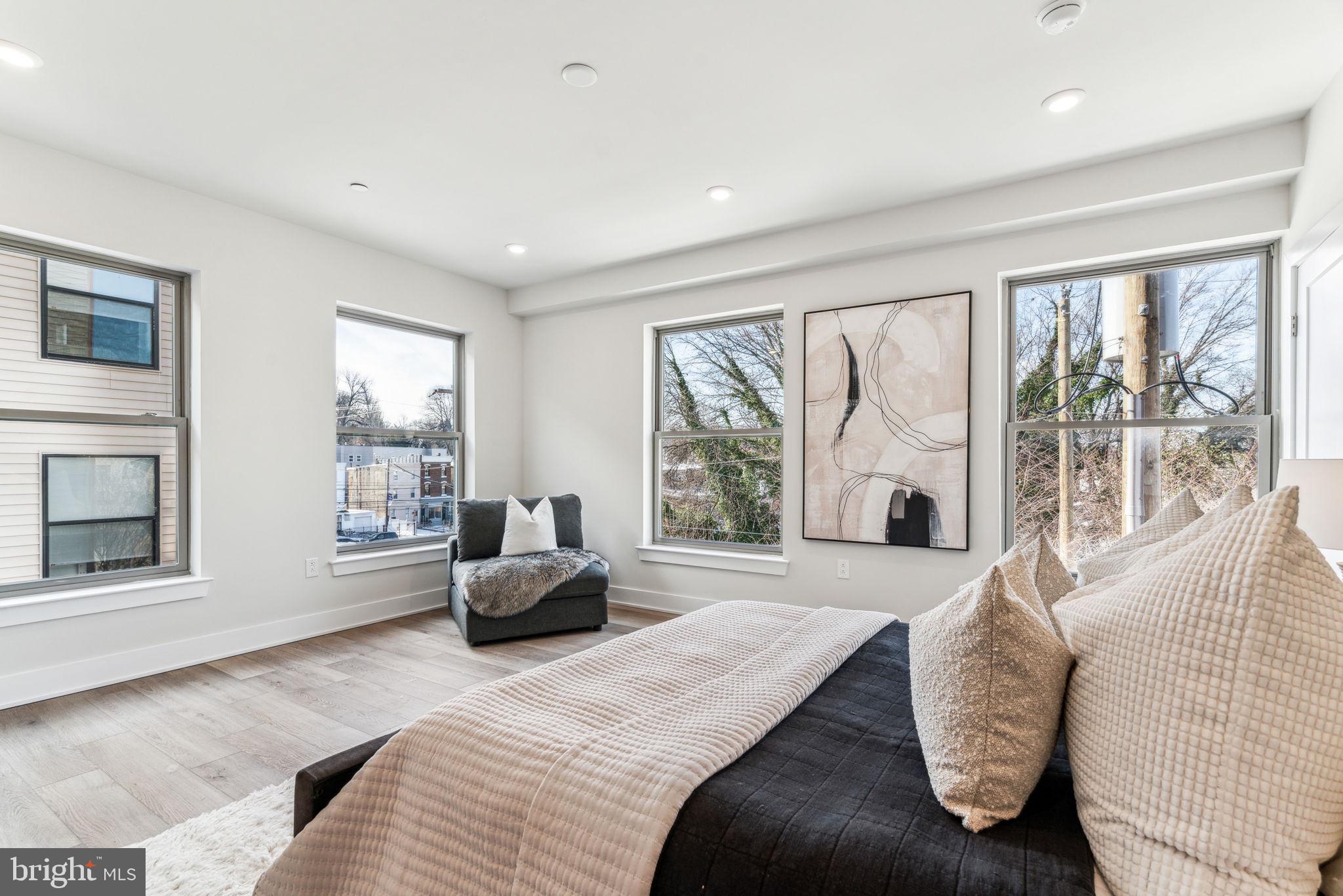 EAST FALLS - Residential