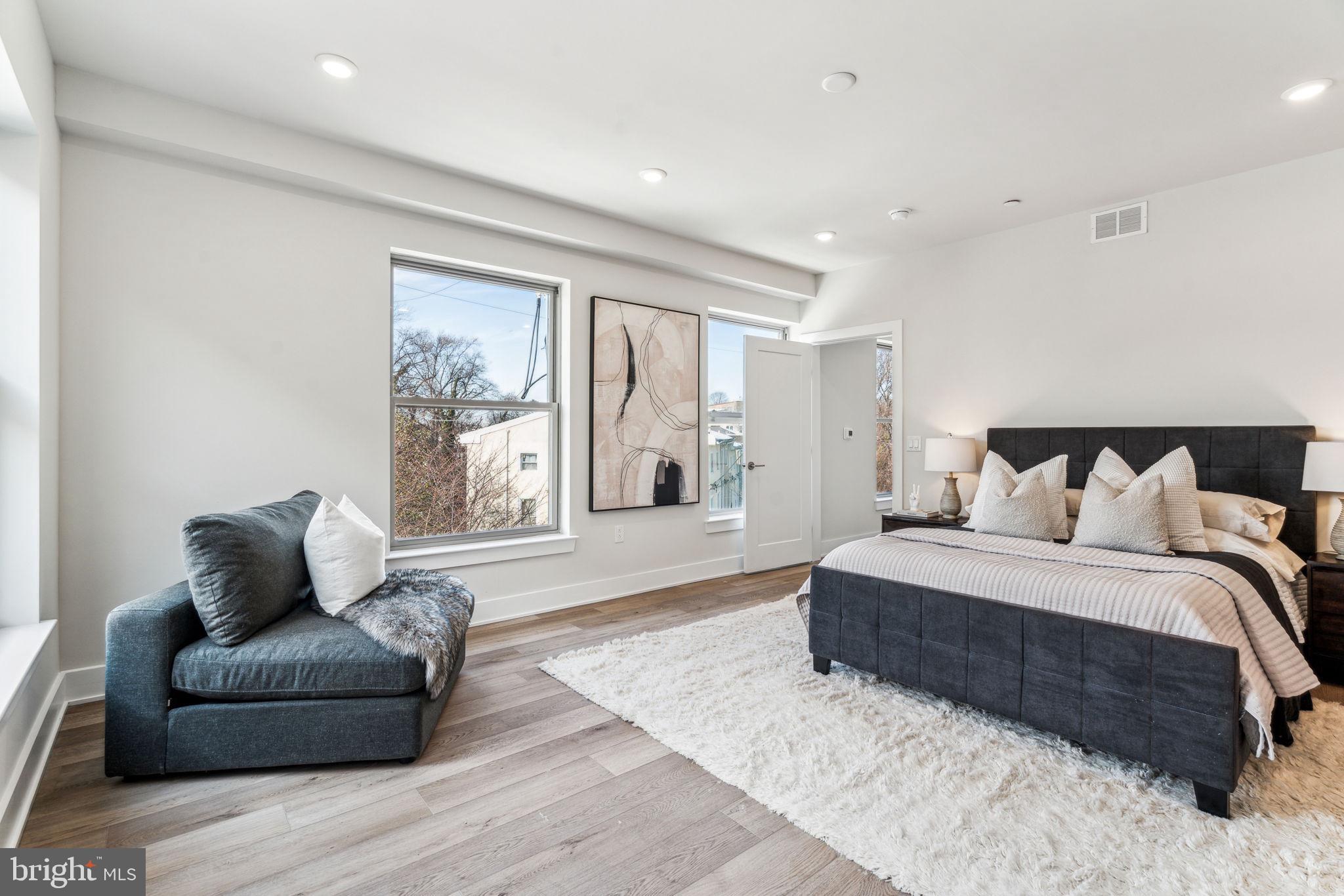 EAST FALLS - Residential