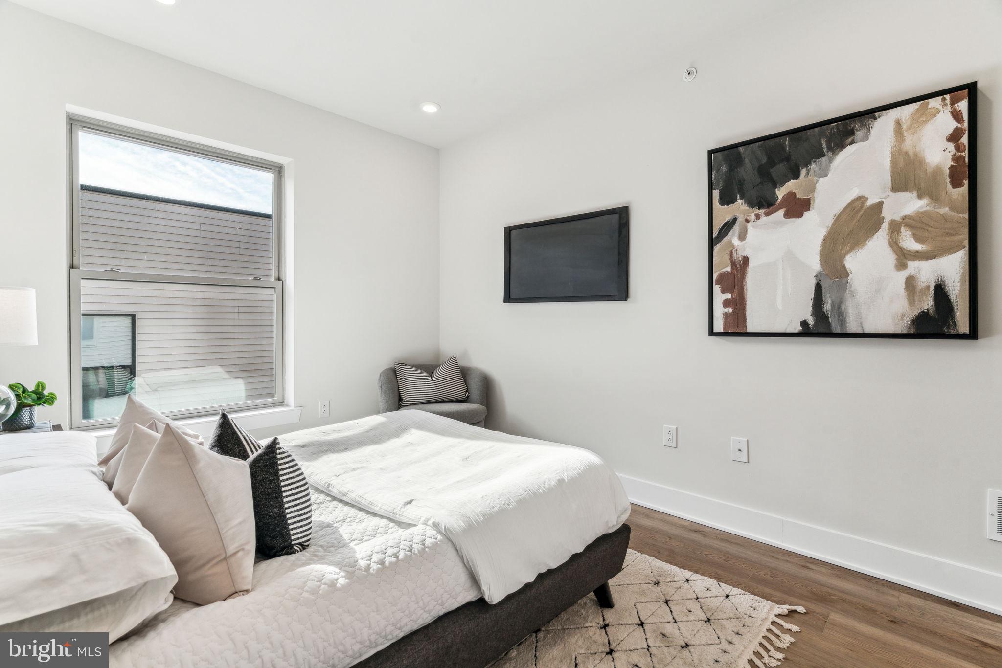 EAST FALLS - Residential