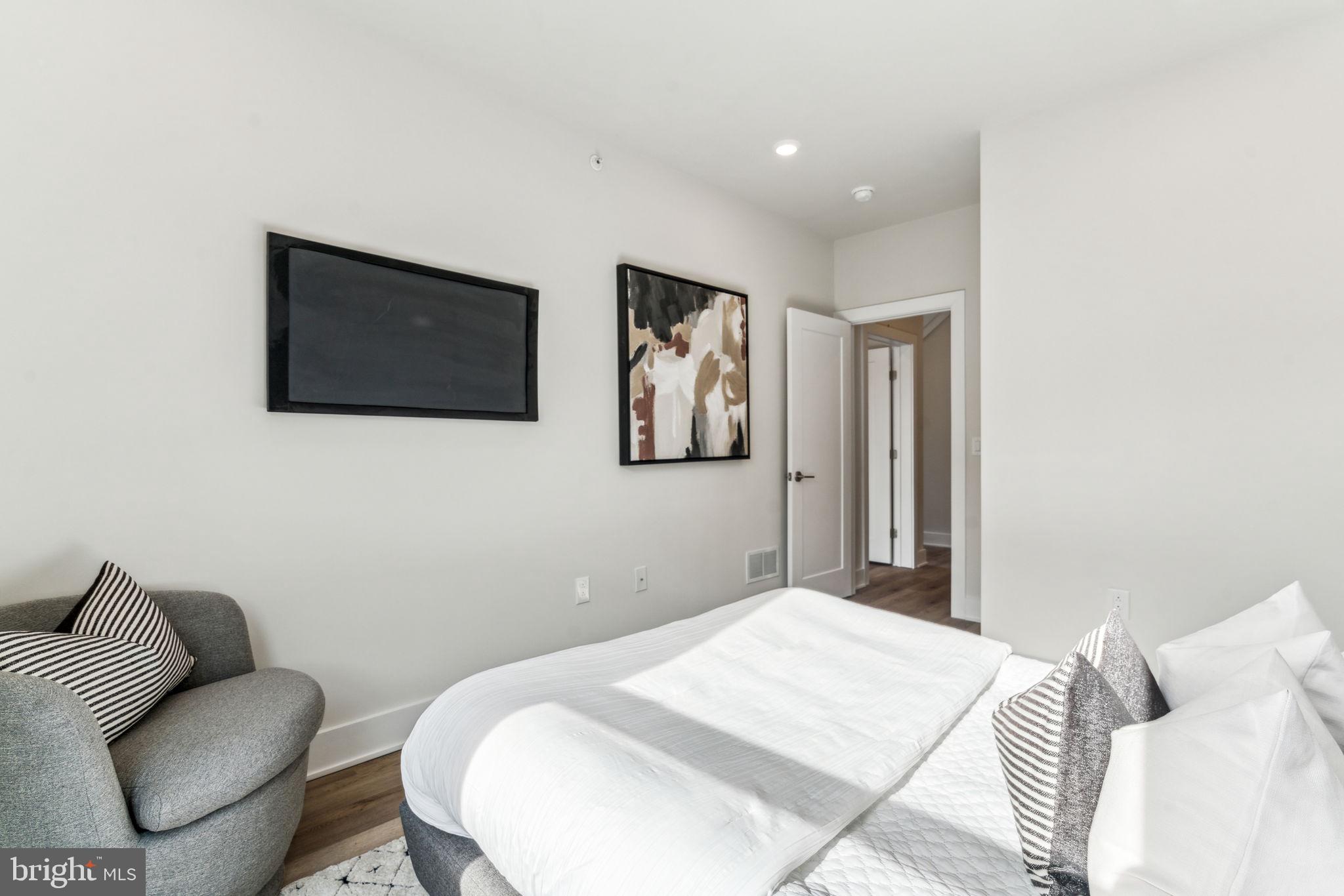 EAST FALLS - Residential