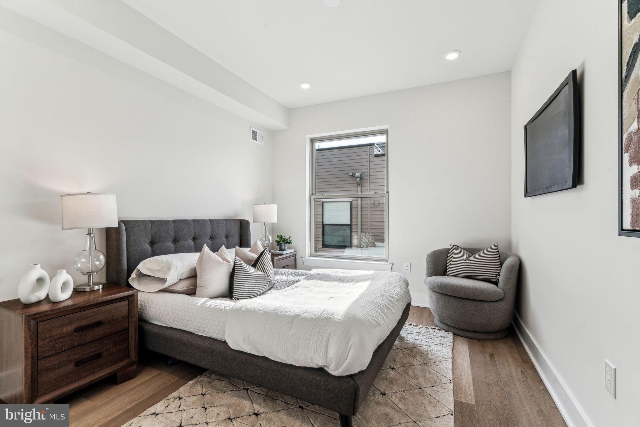 EAST FALLS - Residential