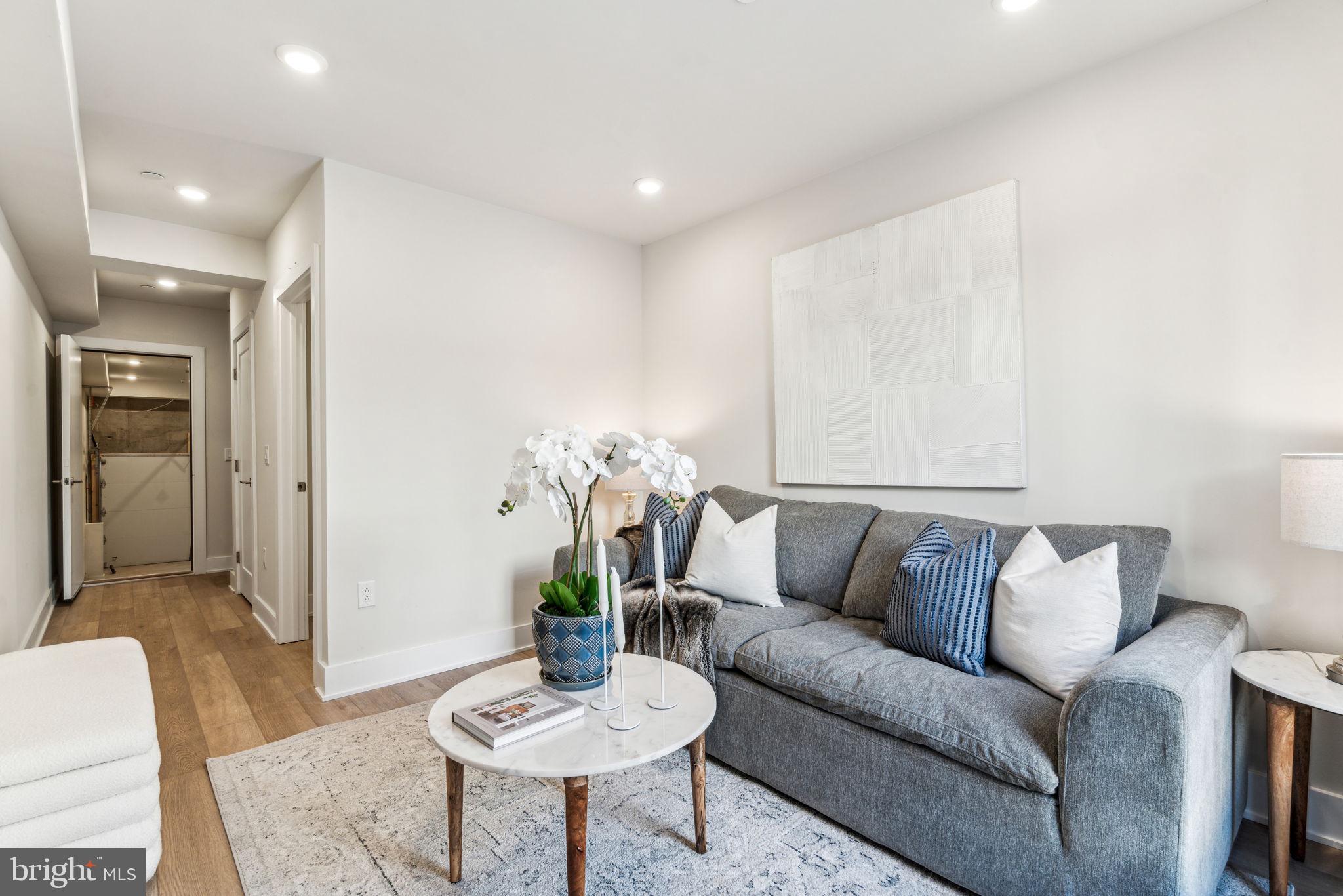 EAST FALLS - Residential