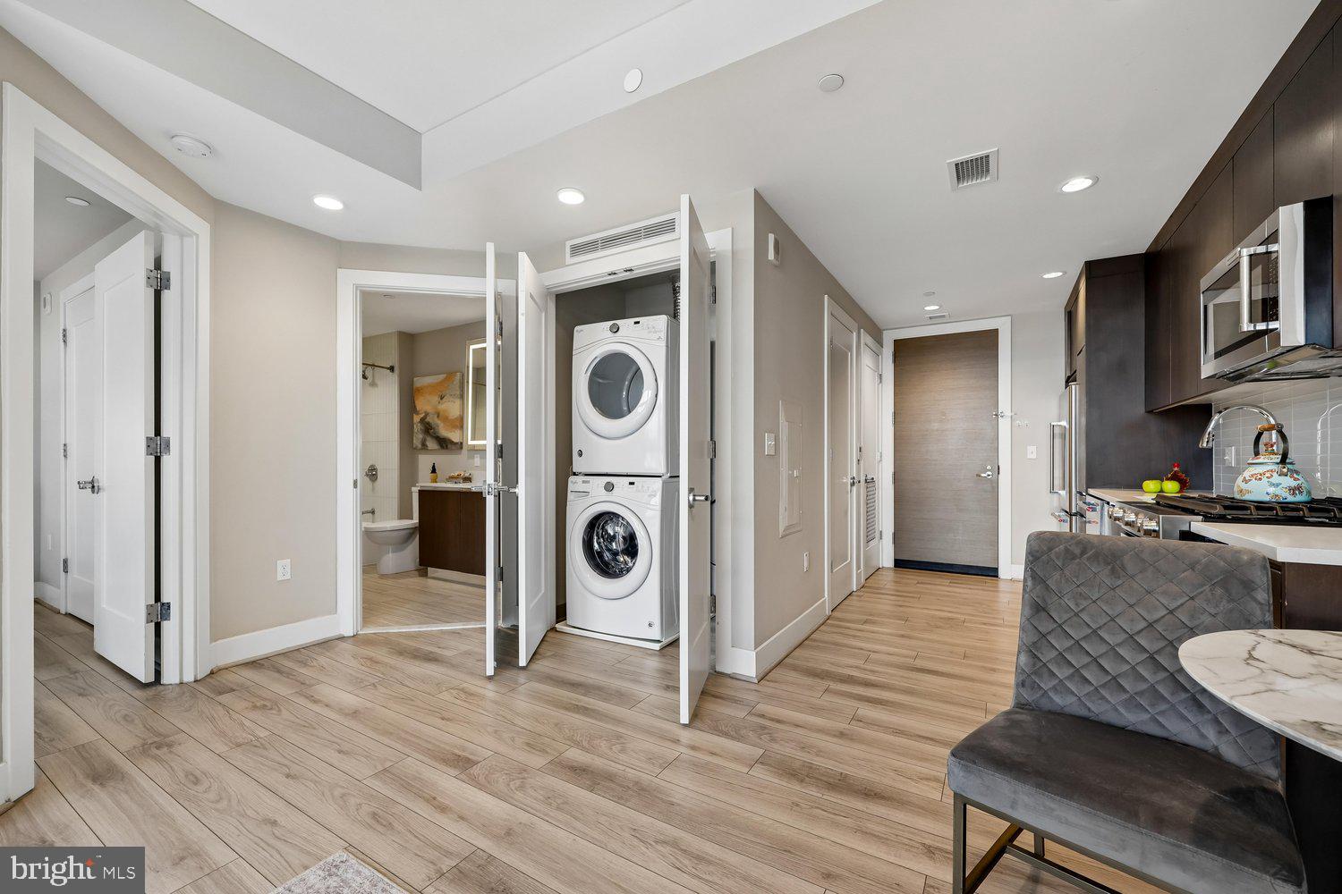 PIKE AND ROSE - Residential