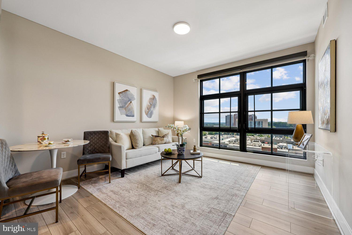 PIKE AND ROSE - Residential