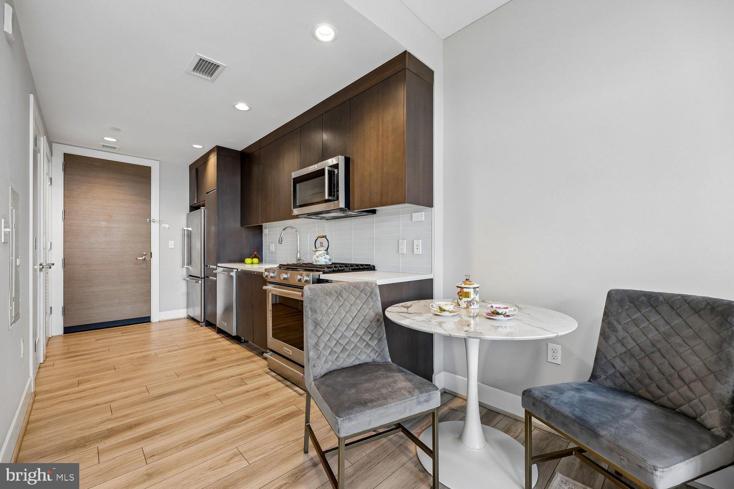 PIKE AND ROSE - Residential