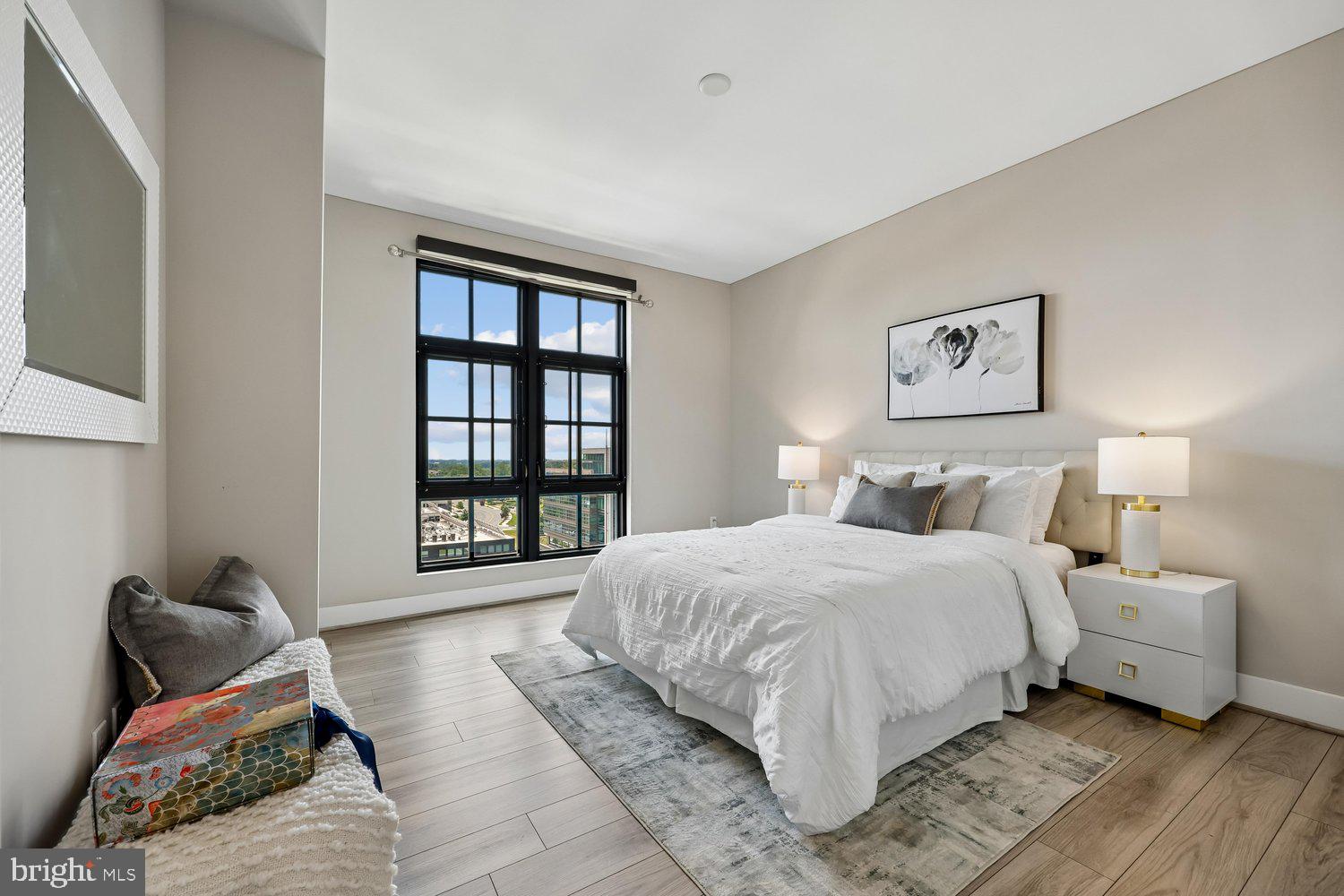 PIKE AND ROSE - Residential