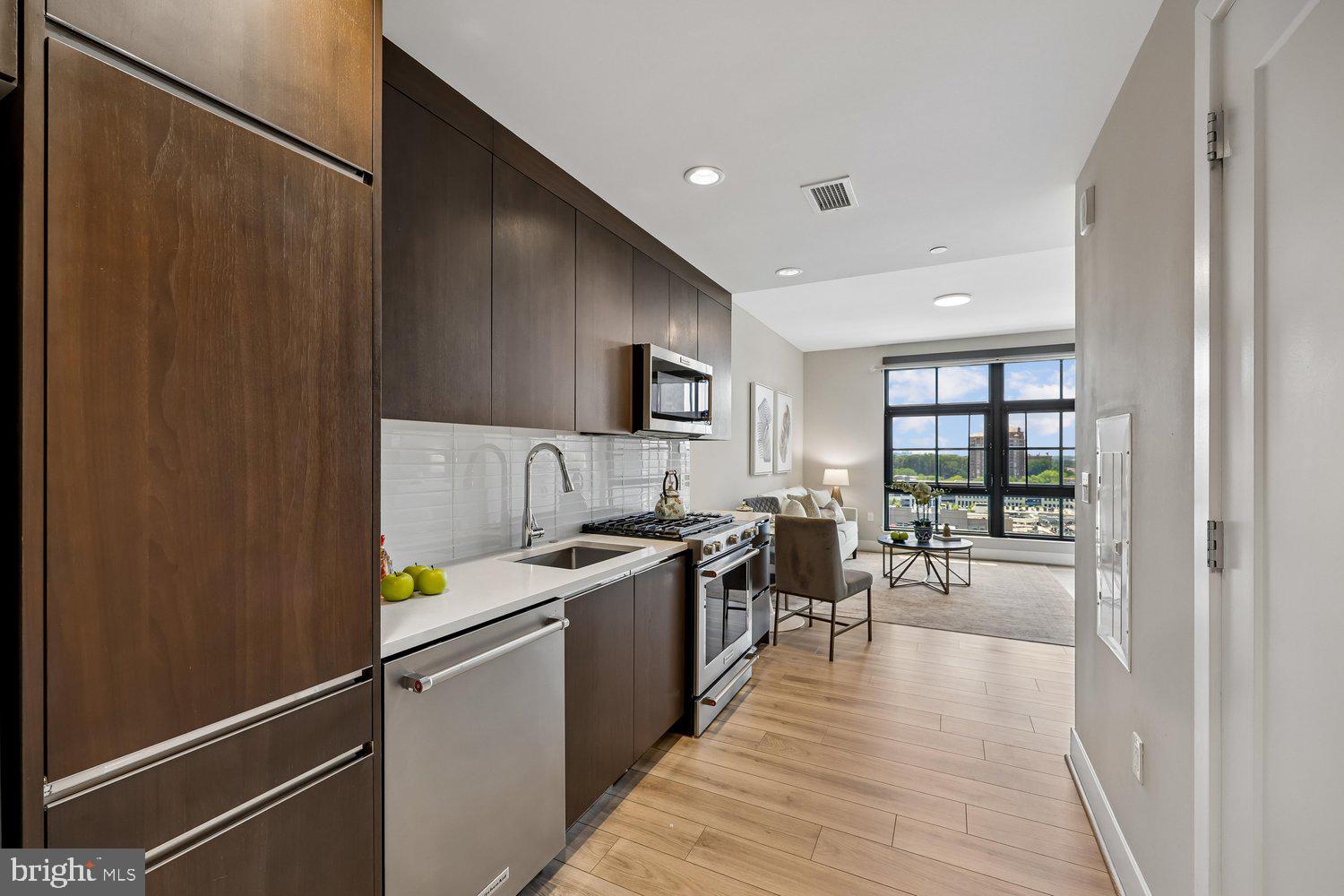 PIKE AND ROSE - Residential