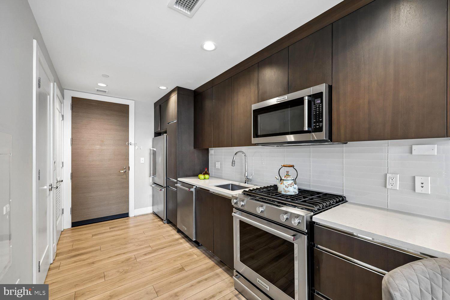 PIKE AND ROSE - Residential