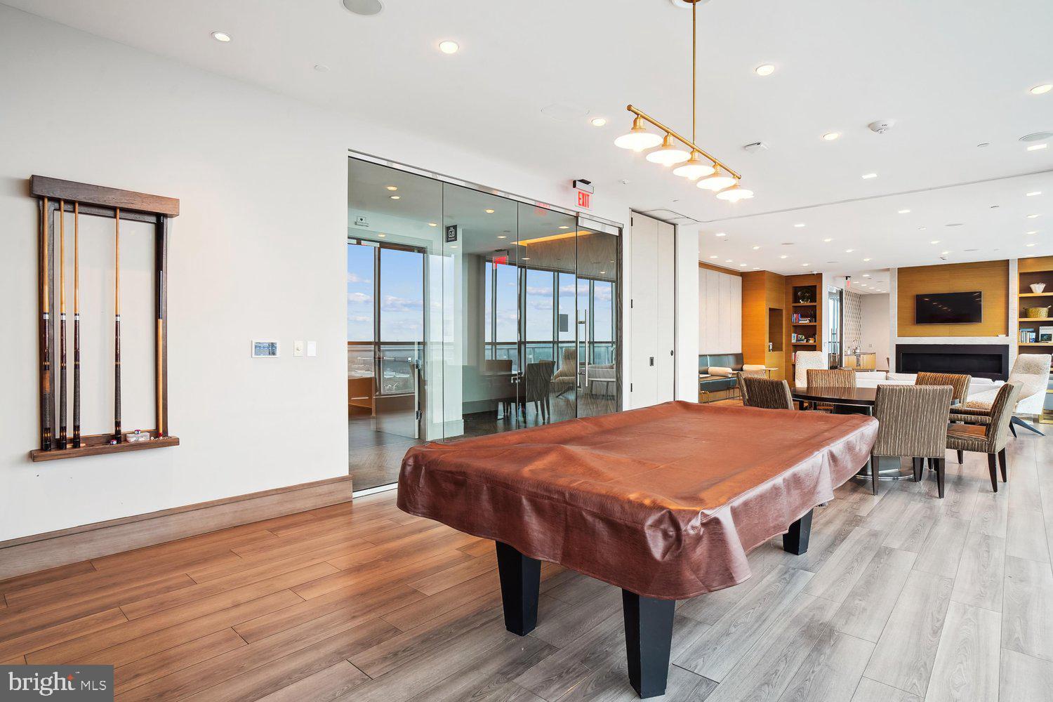 PIKE AND ROSE - Residential