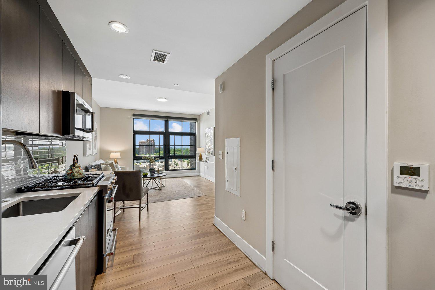 PIKE AND ROSE - Residential