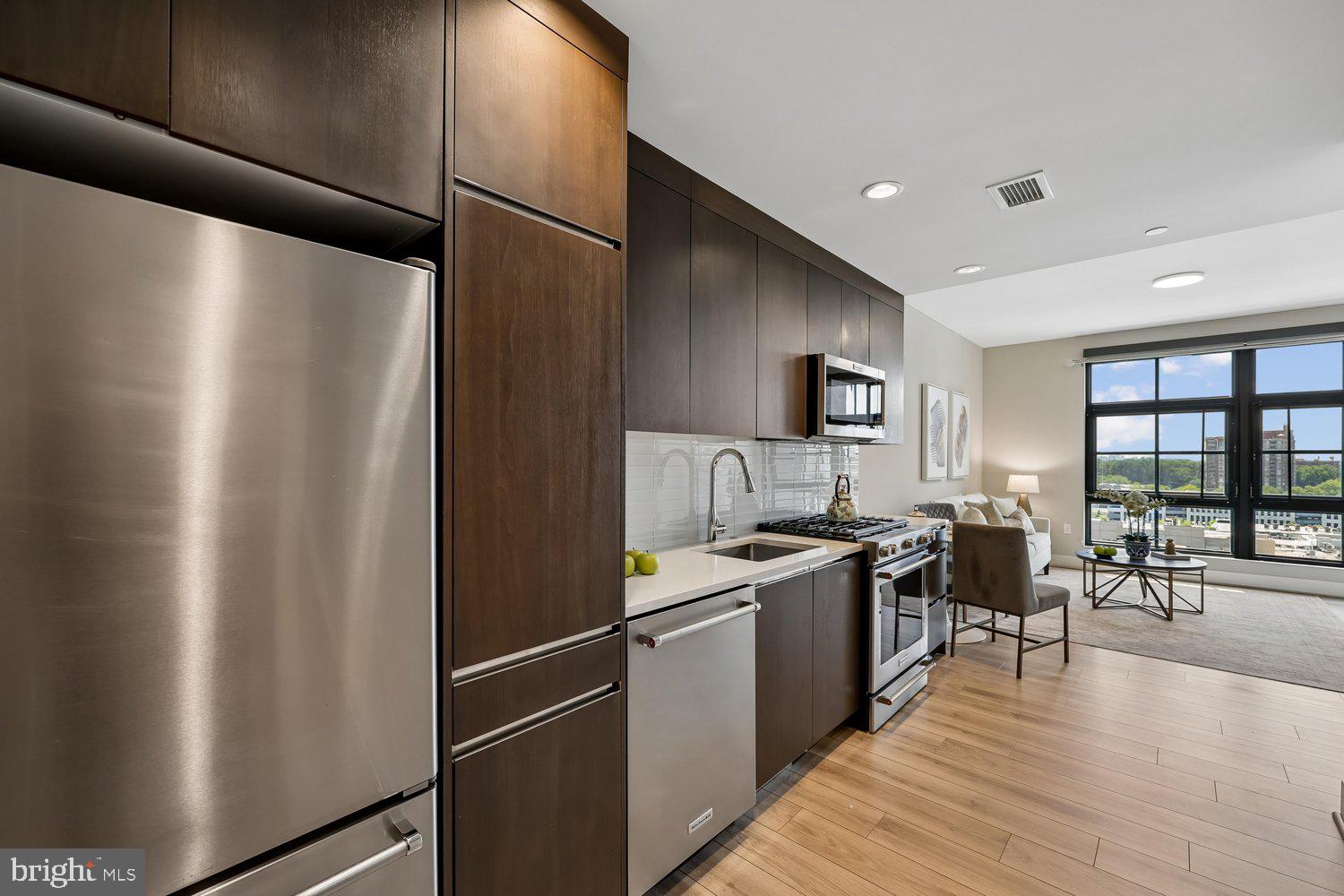 PIKE AND ROSE - Residential