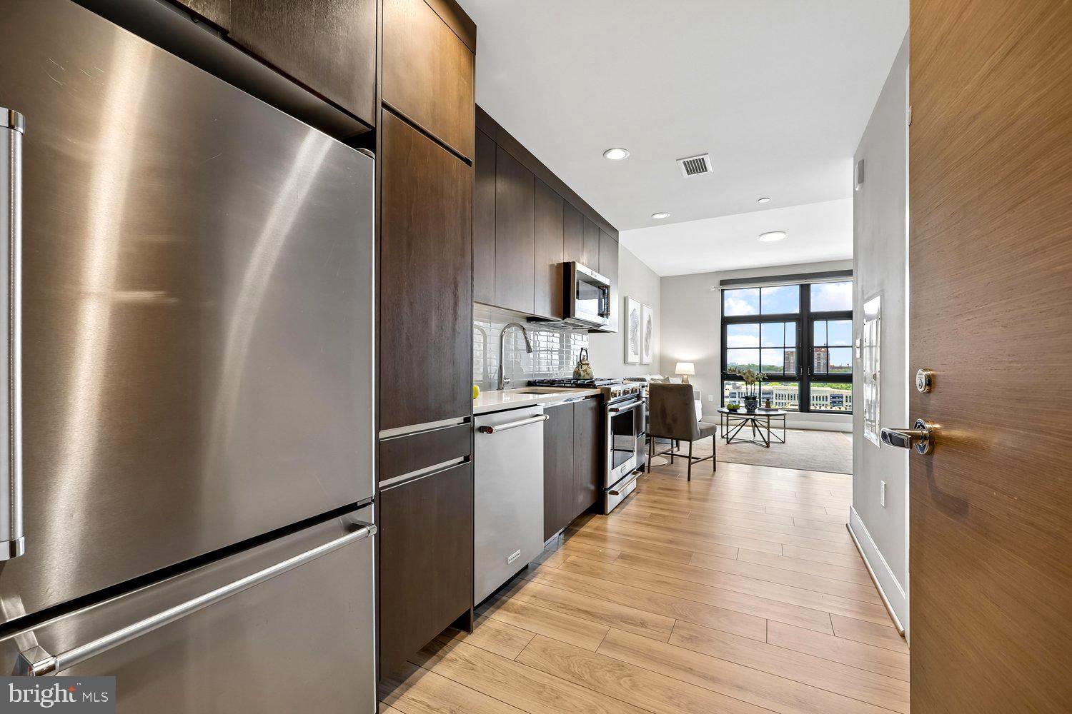 PIKE AND ROSE - Residential