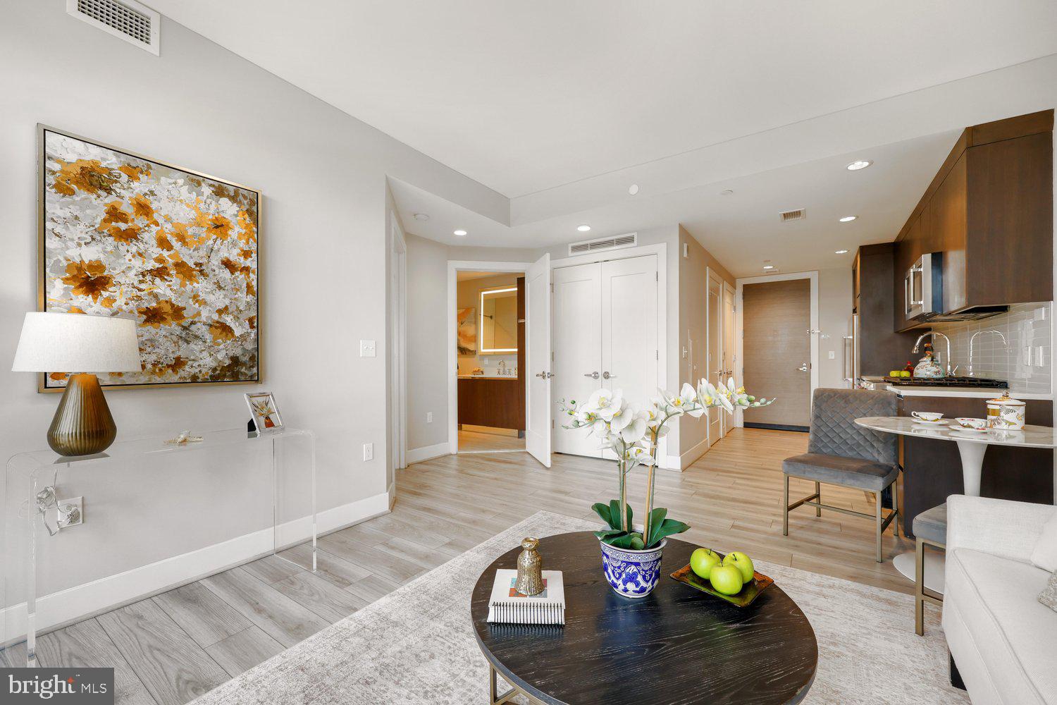 PIKE AND ROSE - Residential