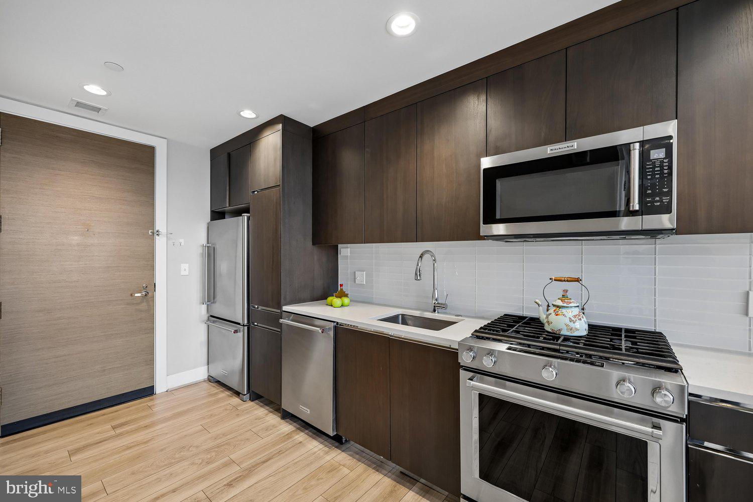 PIKE AND ROSE - Residential