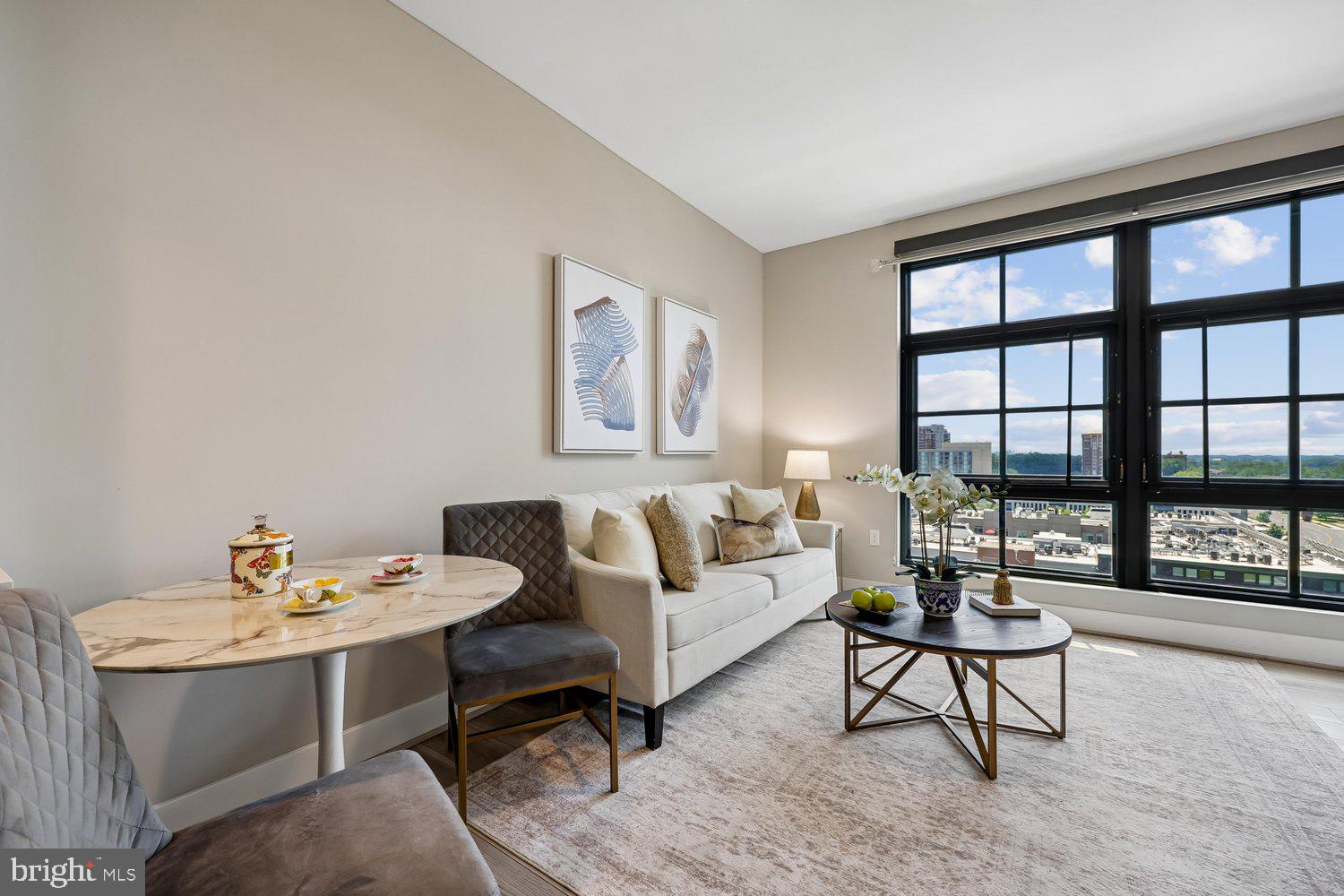 PIKE AND ROSE - Residential