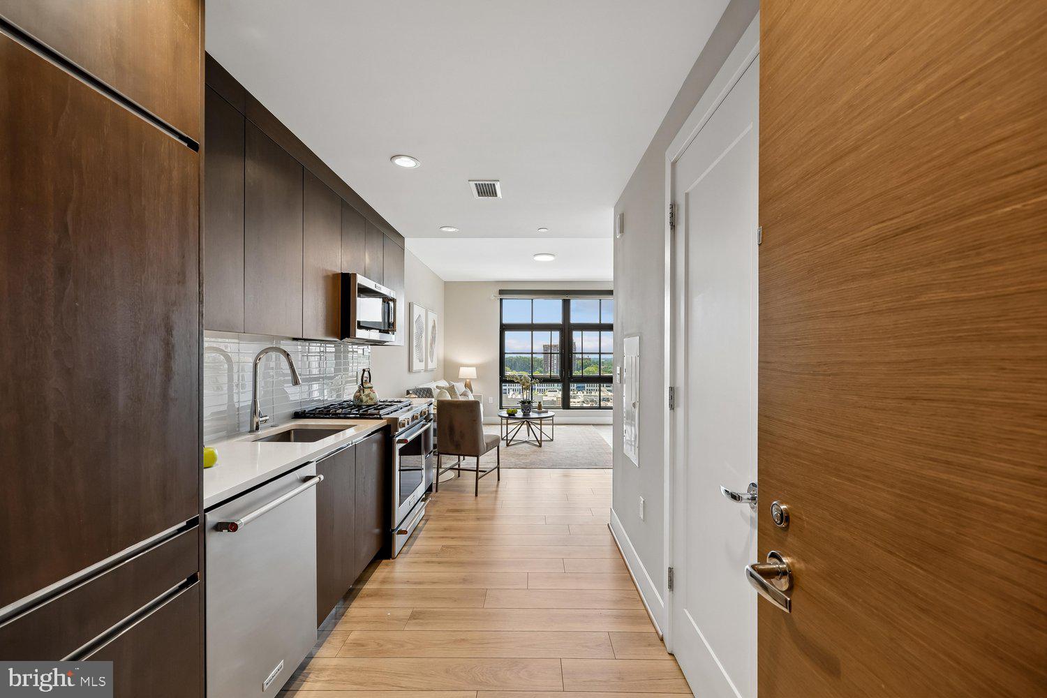 PIKE AND ROSE - Residential