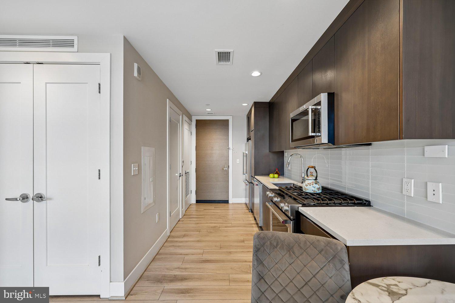 PIKE AND ROSE - Residential