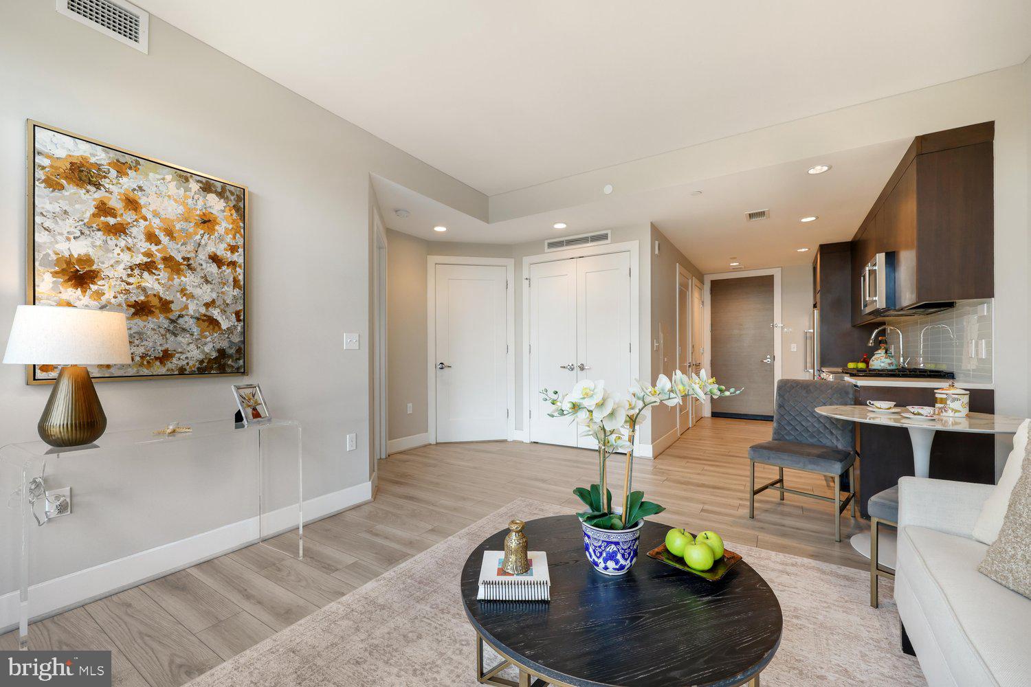 PIKE AND ROSE - Residential