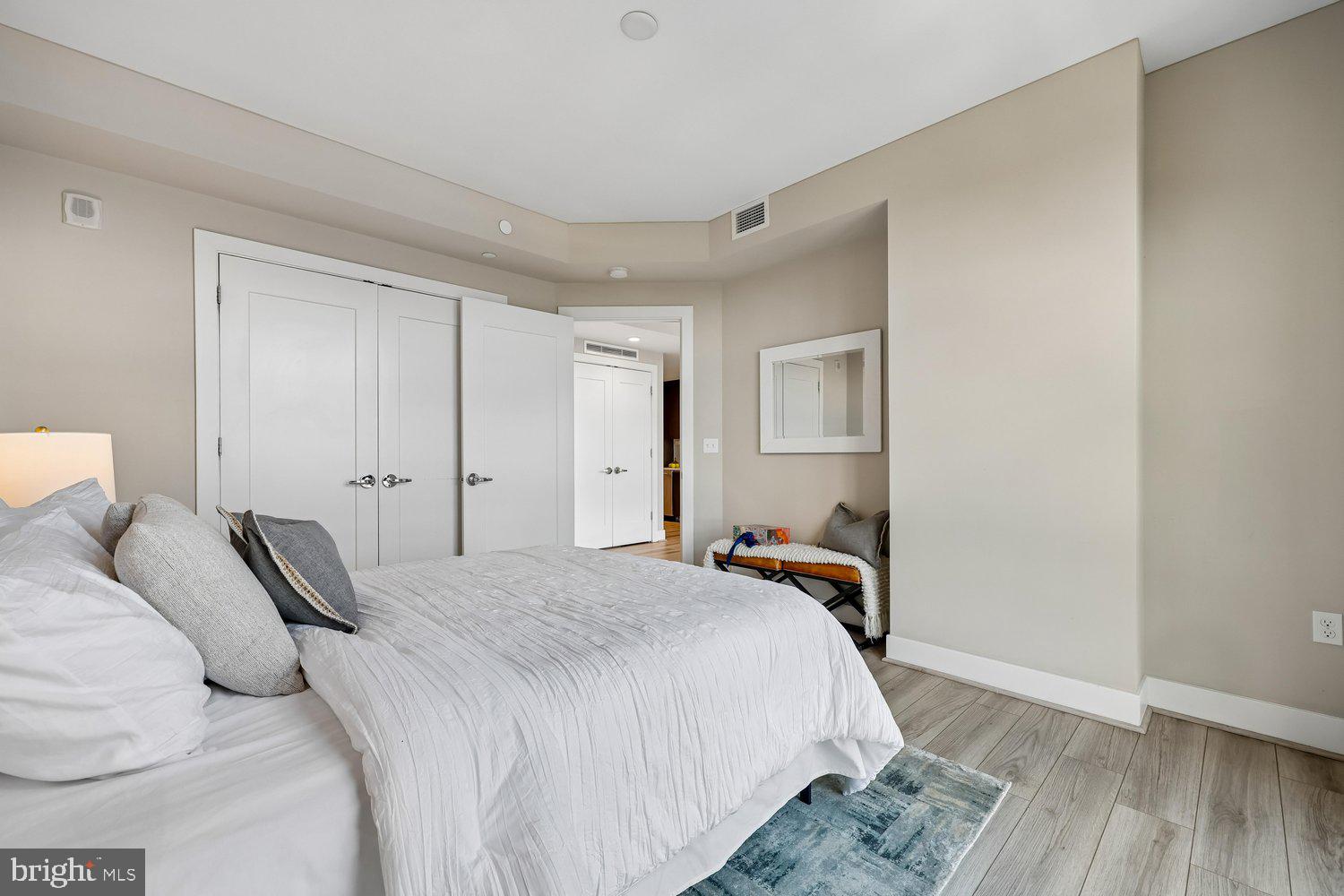 PIKE AND ROSE - Residential