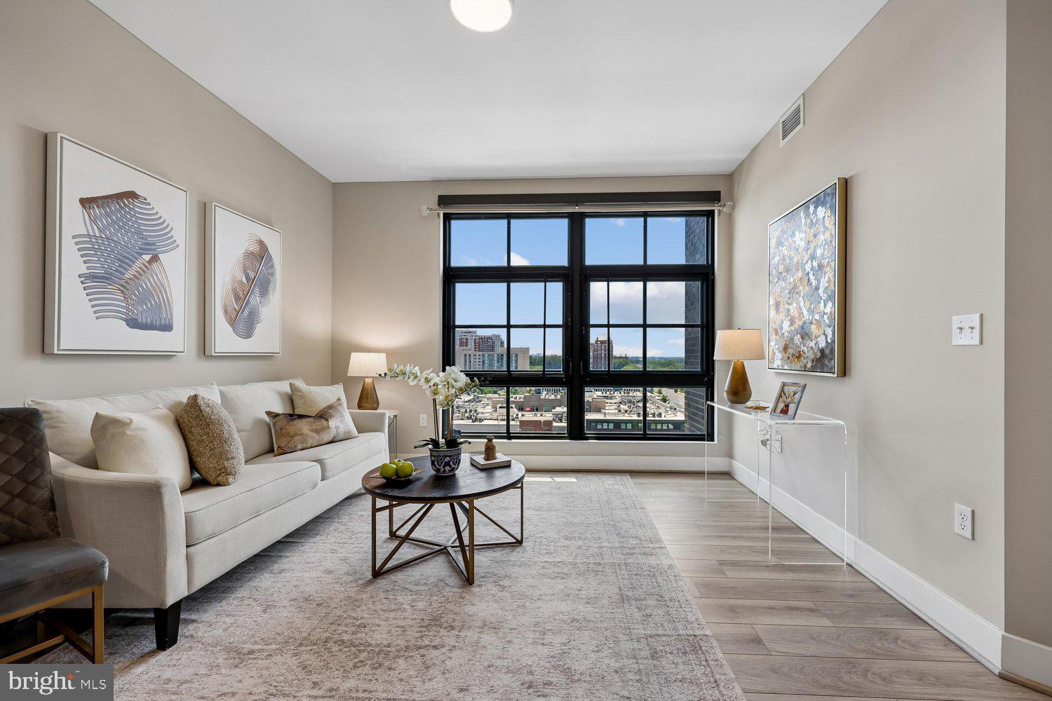 PIKE AND ROSE - Residential