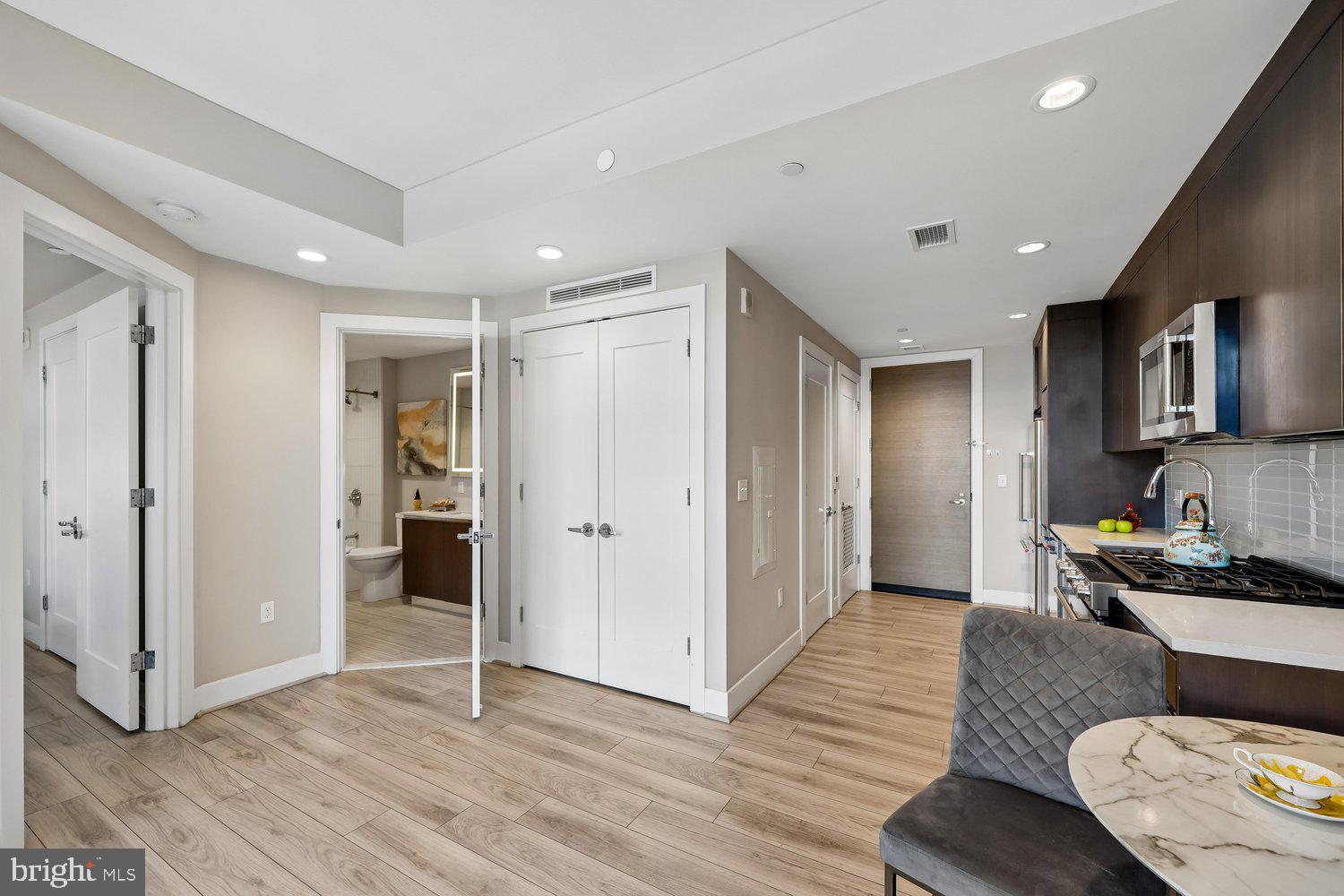 PIKE AND ROSE - Residential