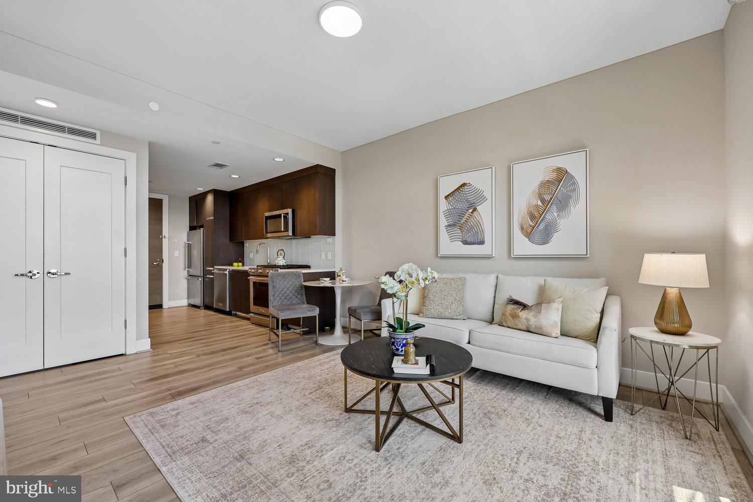 PIKE AND ROSE - Residential