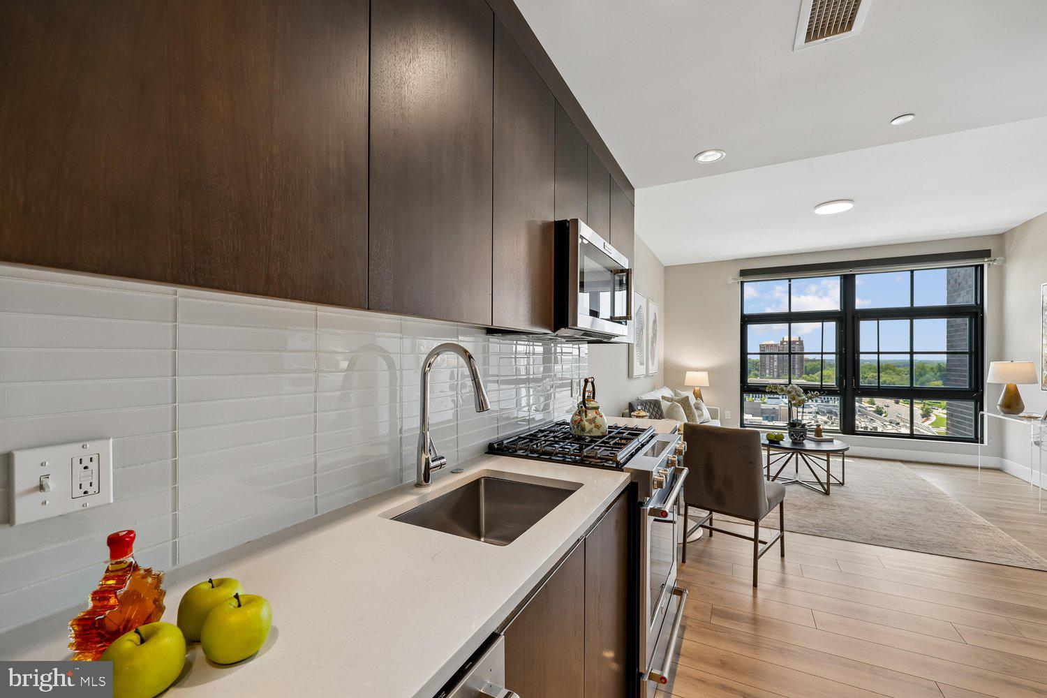 PIKE AND ROSE - Residential