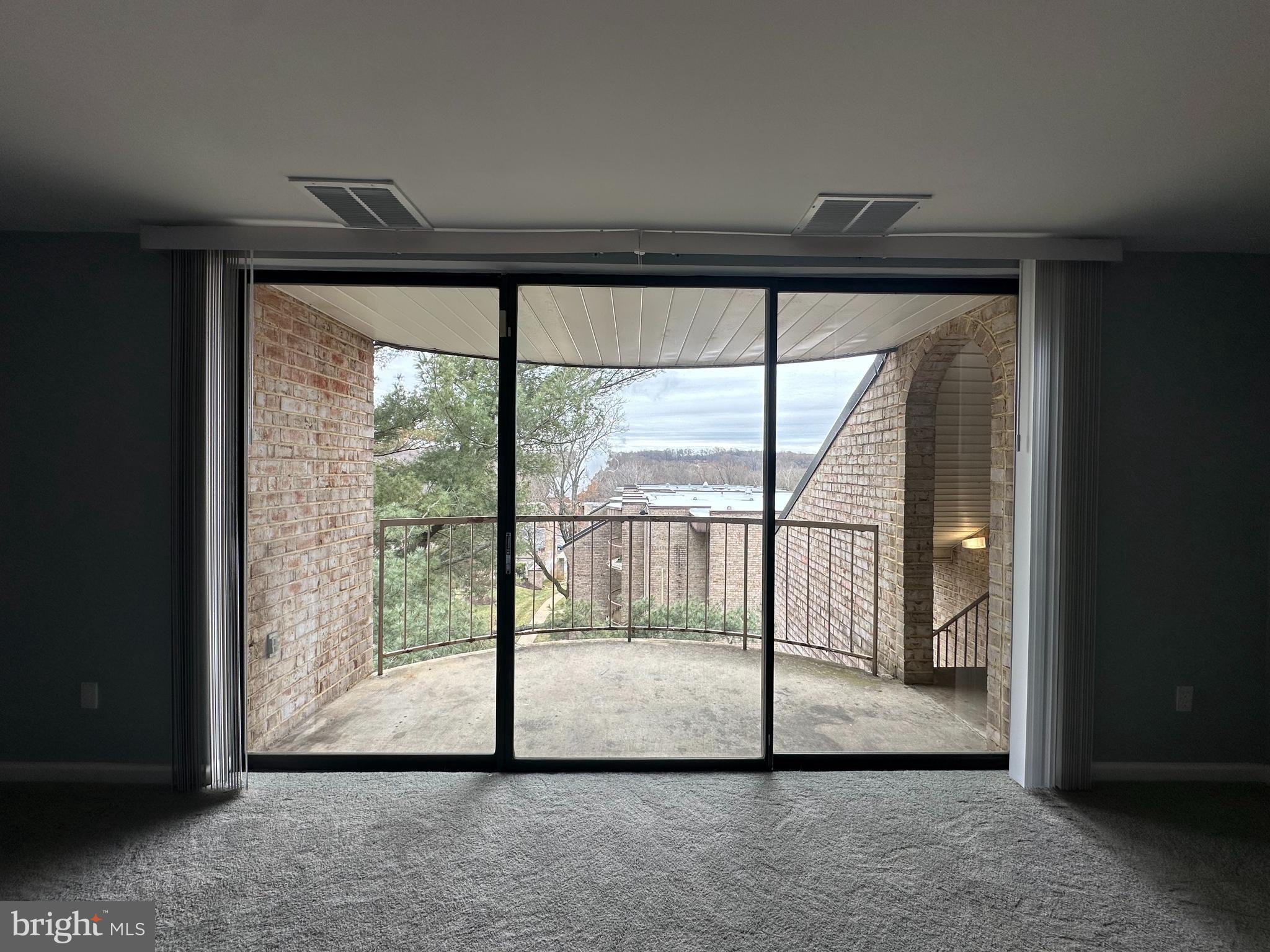 HUNTLEY SQUARE CONDOMINIUMS - Residential