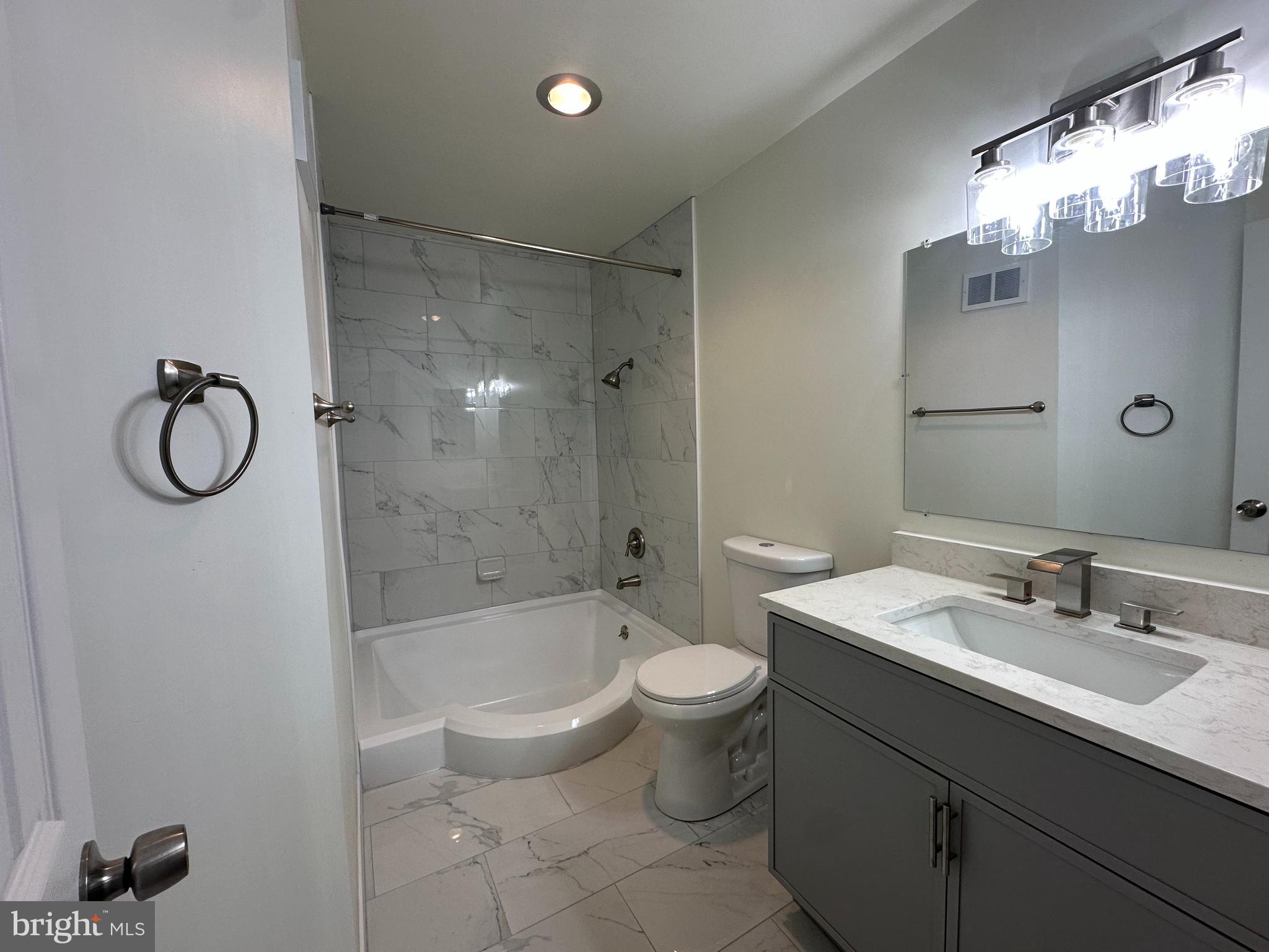 HUNTLEY SQUARE CONDOMINIUMS - Residential