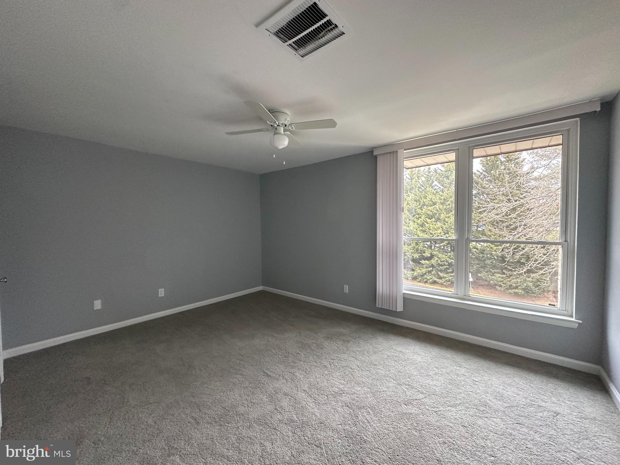 HUNTLEY SQUARE CONDOMINIUMS - Residential