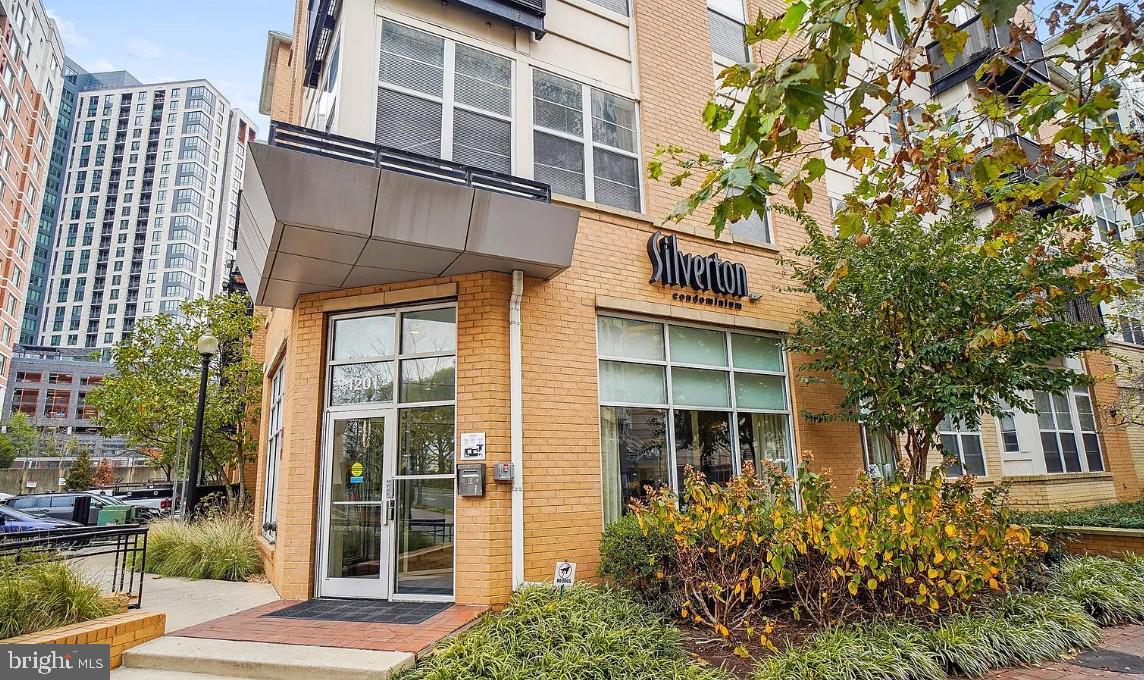 Conveniently located in Silver Spring, this 2-bedroom, 2-bath condo offers the perfect blend of comfort and accessibility. Just 0.8 miles from Silver Spring Mall, with quick access to the Red Line Metro, Purple Line, MARC Train, major bus routes, and I-495, it’s ideal for commuters and city lovers alike.  

The updated kitchen features a pantry, black and stainless steel appliances, generous cabinet and counter space, and a breakfast bar, perfect for cooking and entertaining. The primary bedroom includes an en suite bath and a spacious closet for added convenience.  

Enjoy amenities such as a reserved garage parking space, a storage unit, a fitness center, and an outdoor pool. Surrounded by top-rated restaurants, cafes, and shops, this condo offers urban living at its best in the heart of Silver Spring