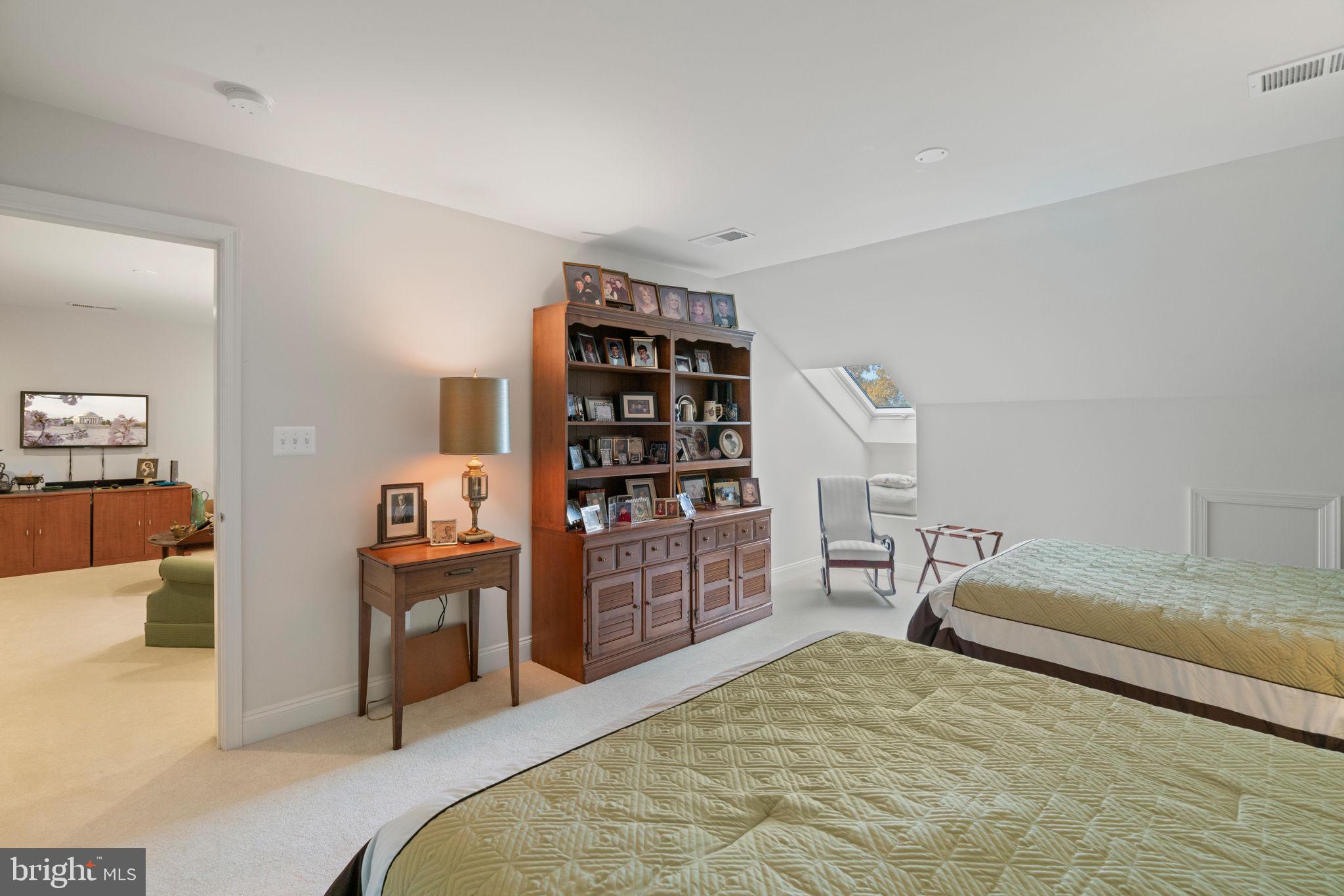 REGENCY AT ASHBURN - Residential