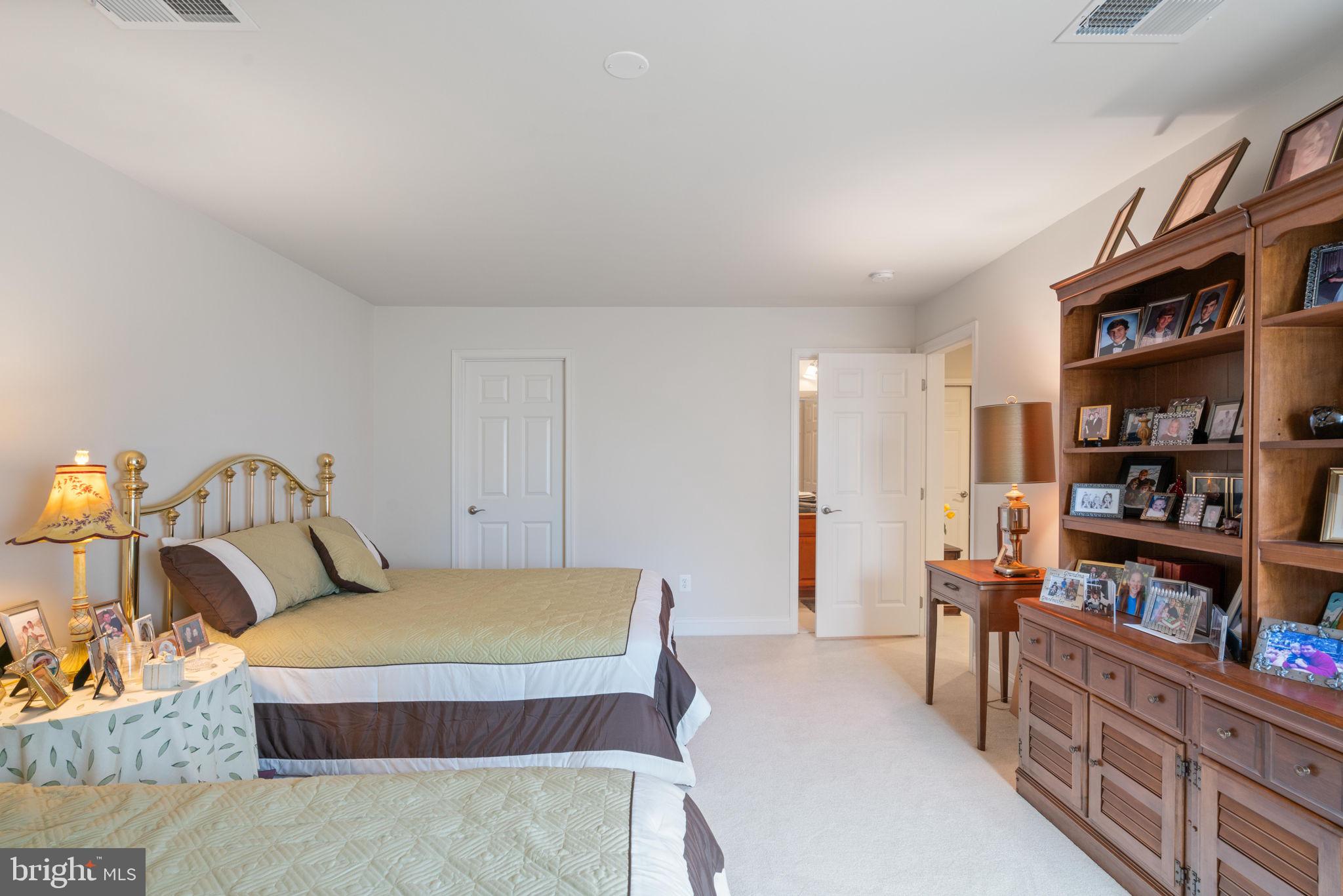 REGENCY AT ASHBURN - Residential