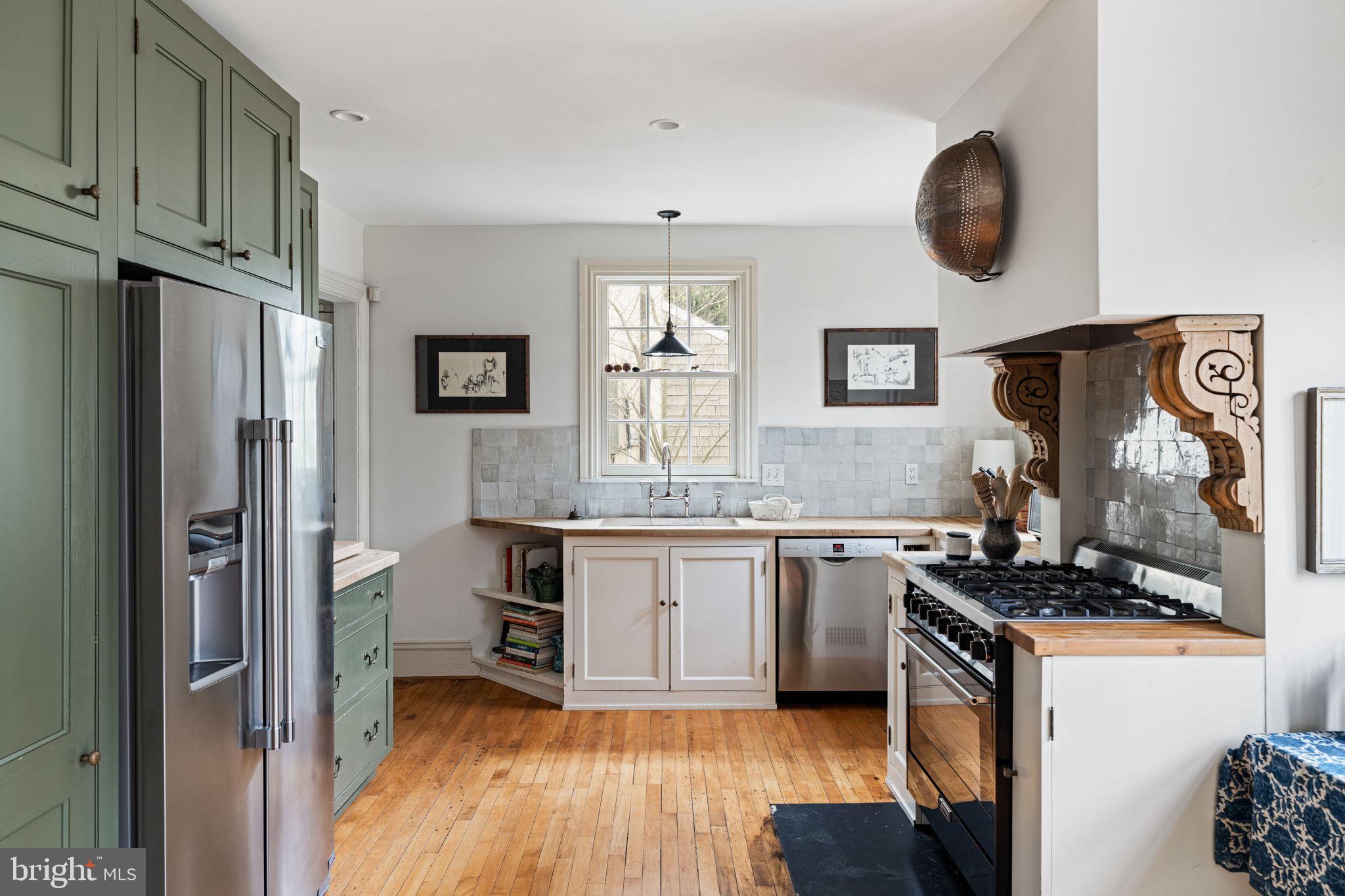 CHESTNUT HILL - Residential