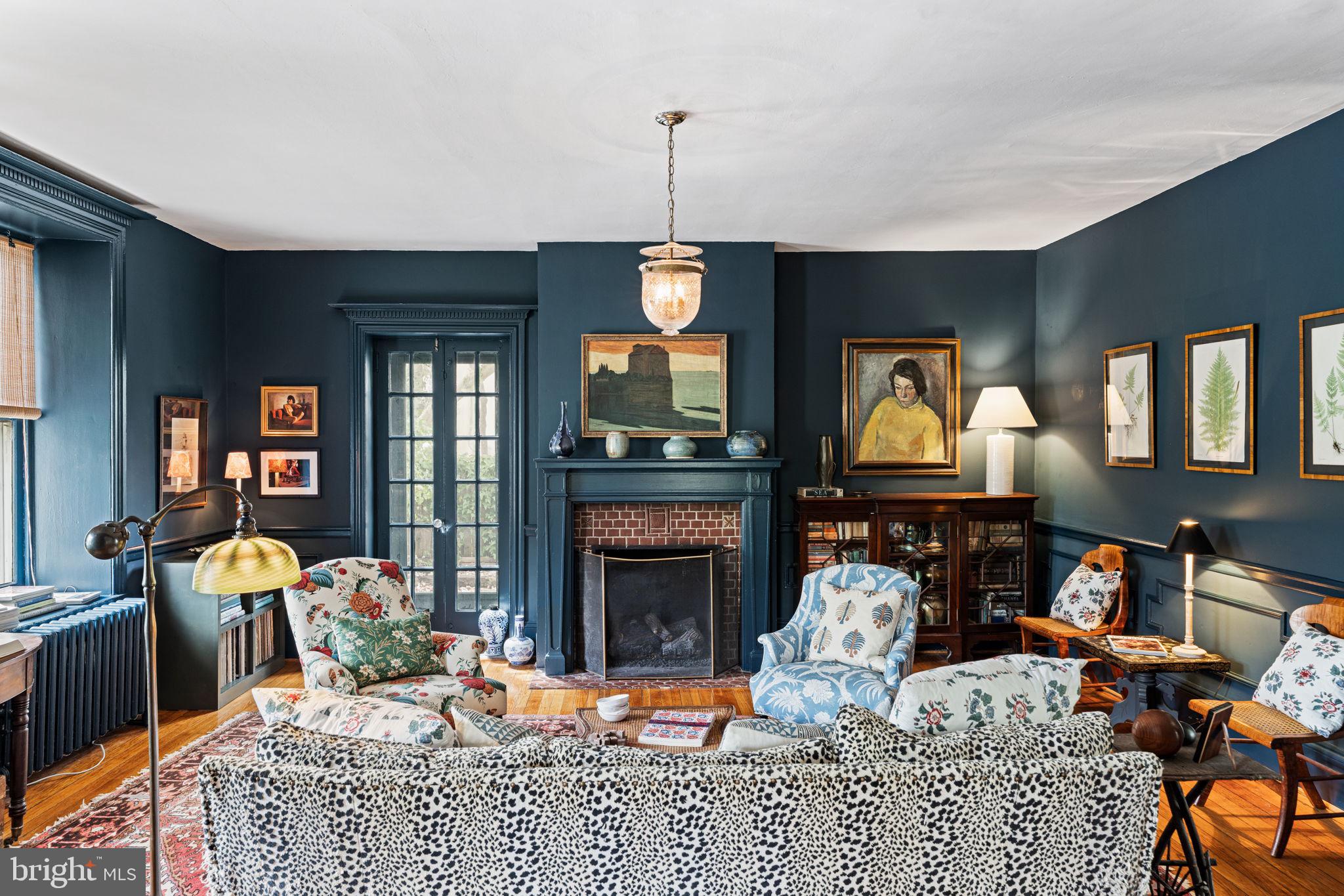 CHESTNUT HILL - Residential