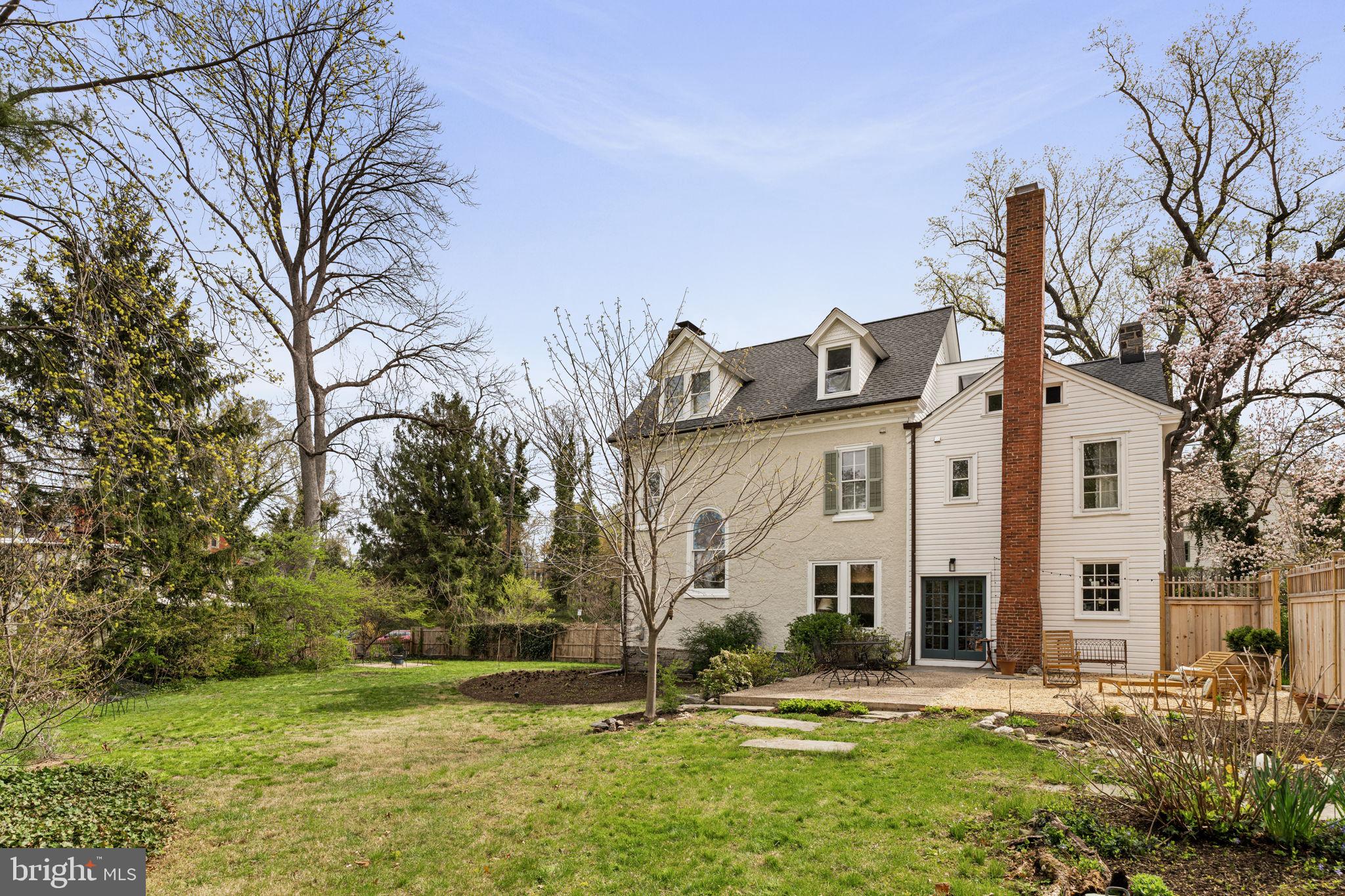 CHESTNUT HILL - Residential