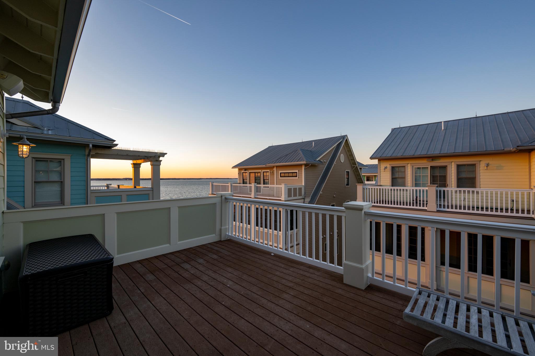 SUNSET ISLAND - Residential