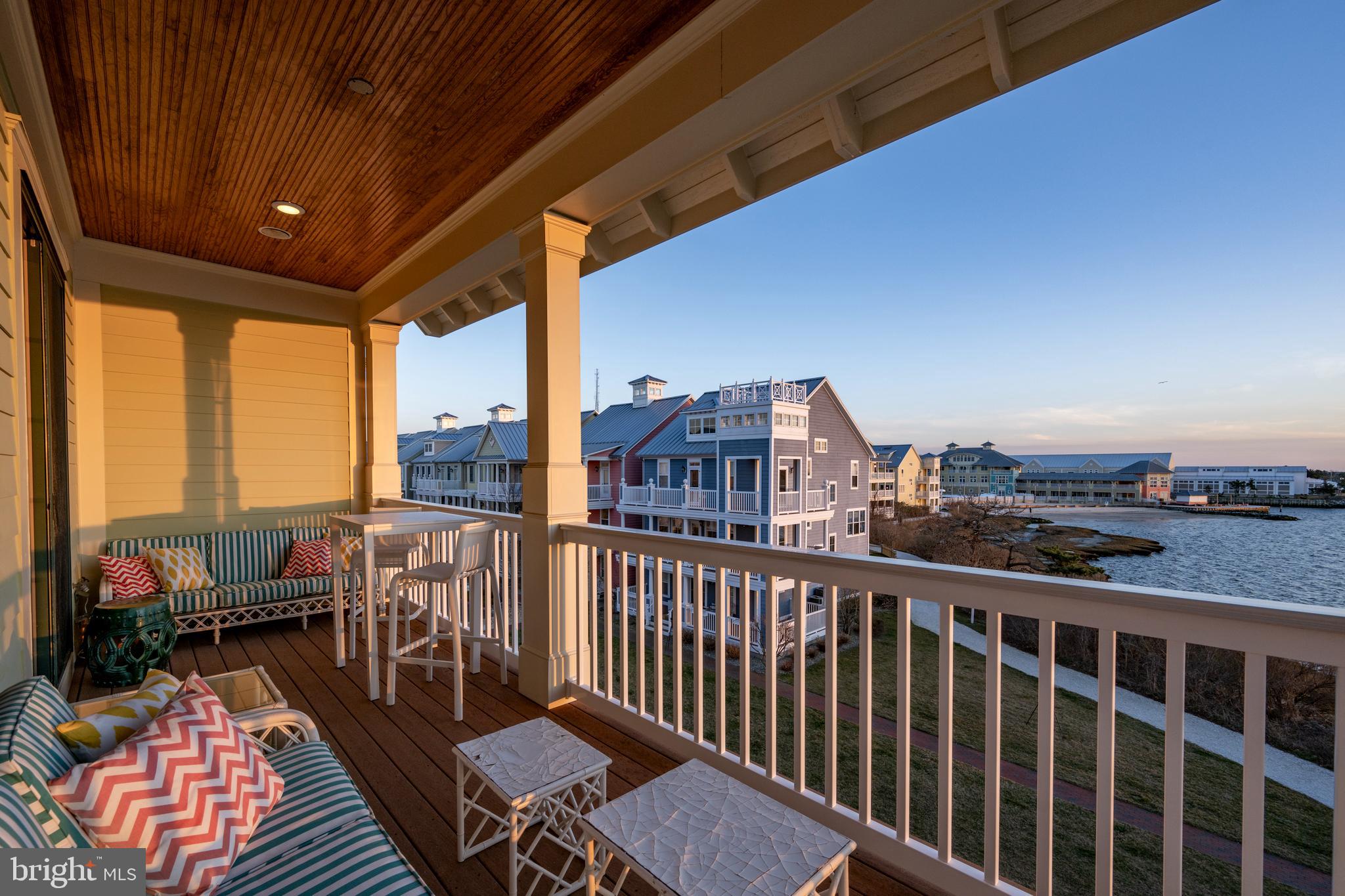 SUNSET ISLAND - Residential