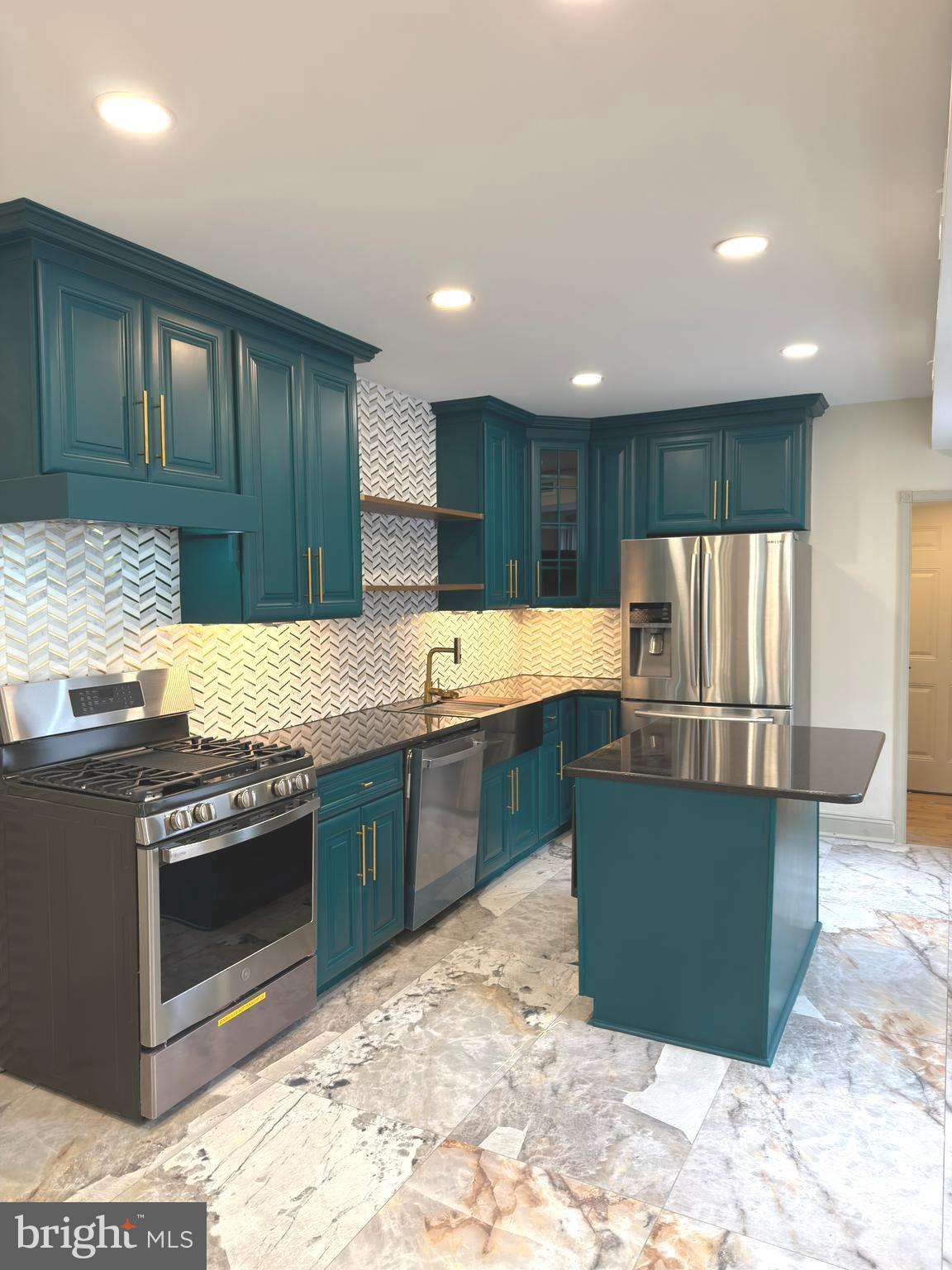 EAST KENSINGTON - Residential