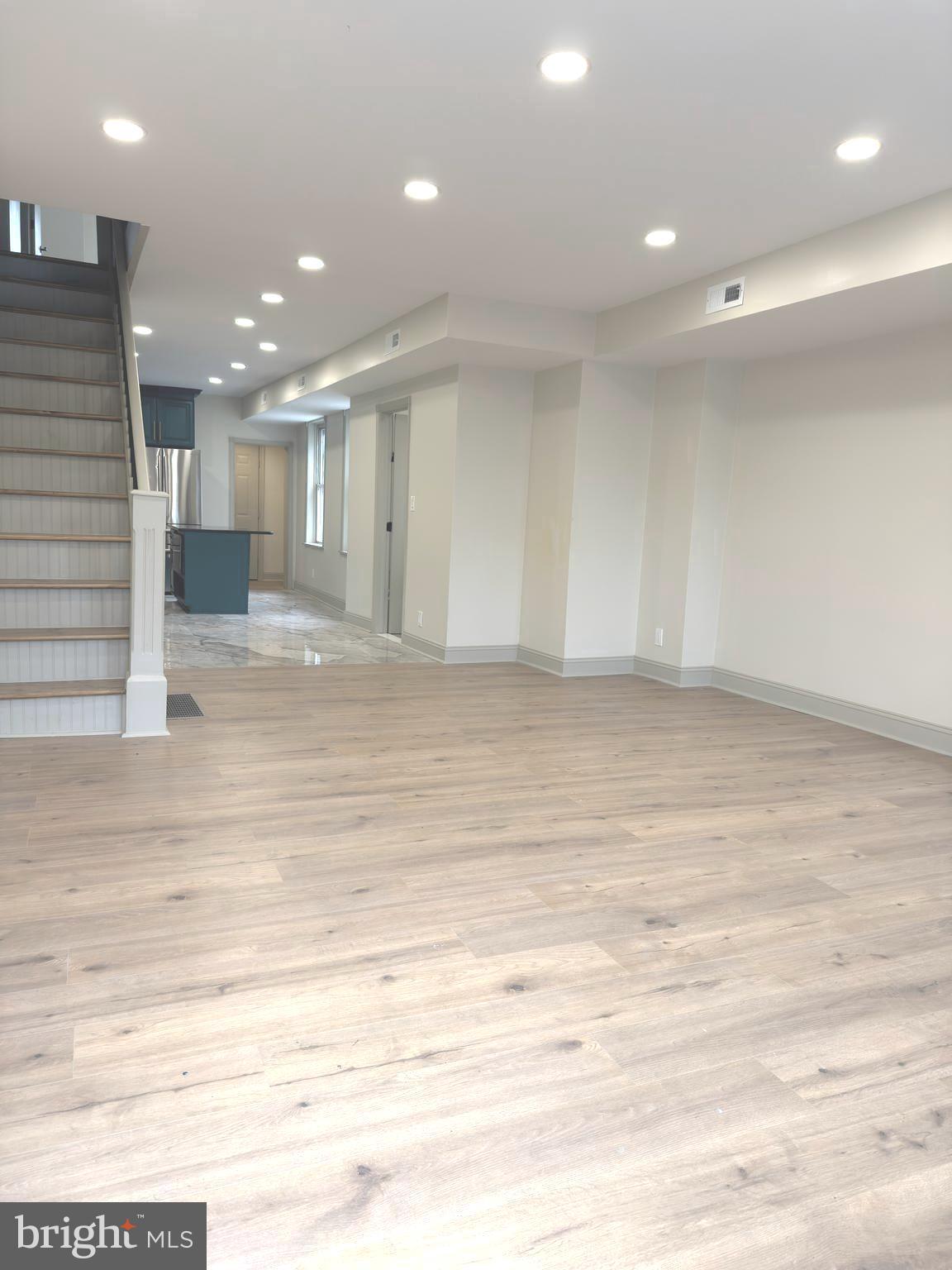 EAST KENSINGTON - Residential