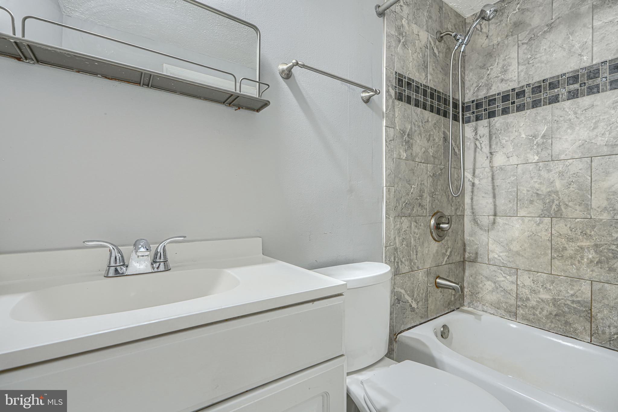 HALLFIELD MANOR - Residential